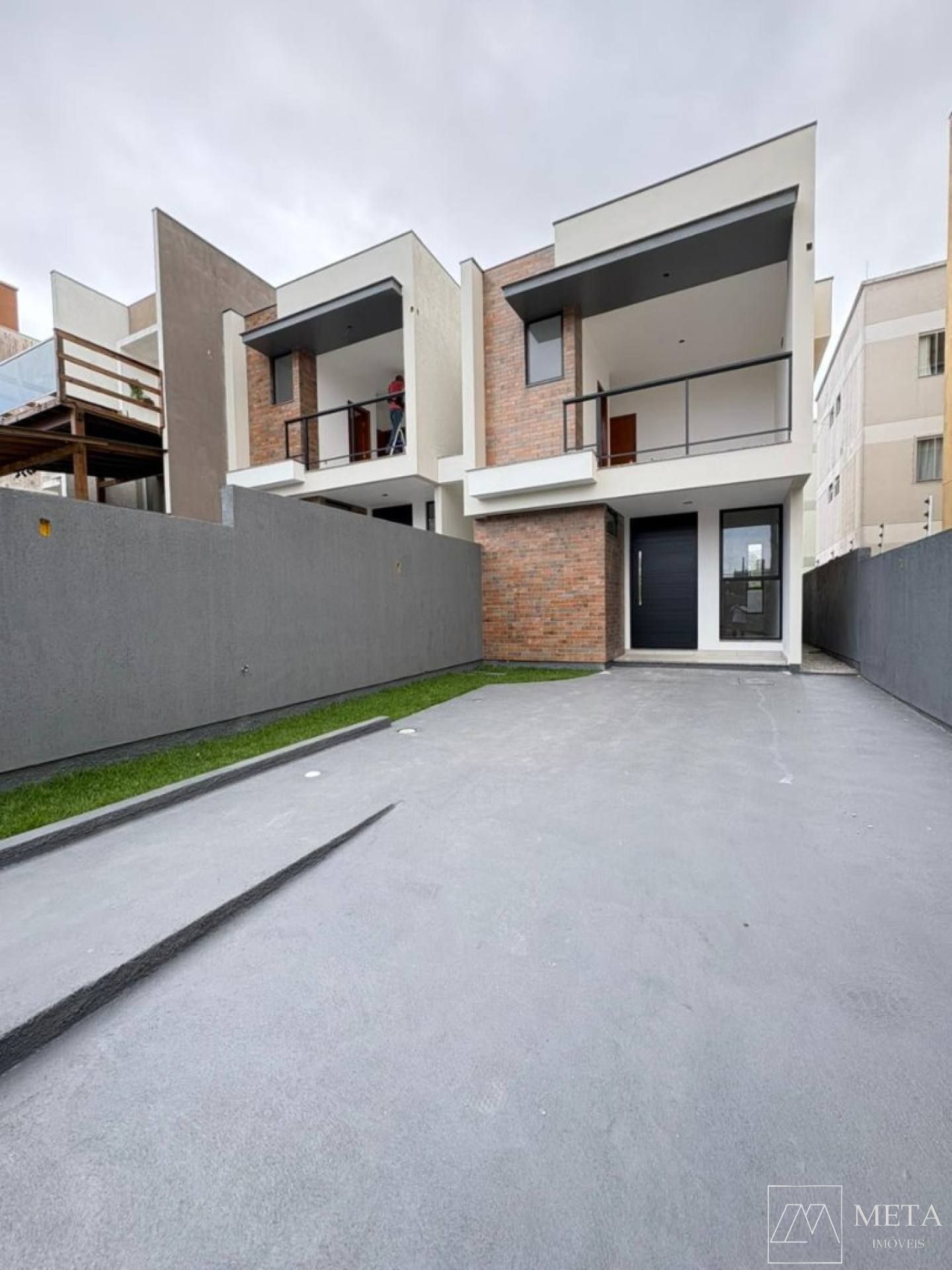 Sobrado com 3 dormitórios (1 suíte) em Potecas - São José/SC