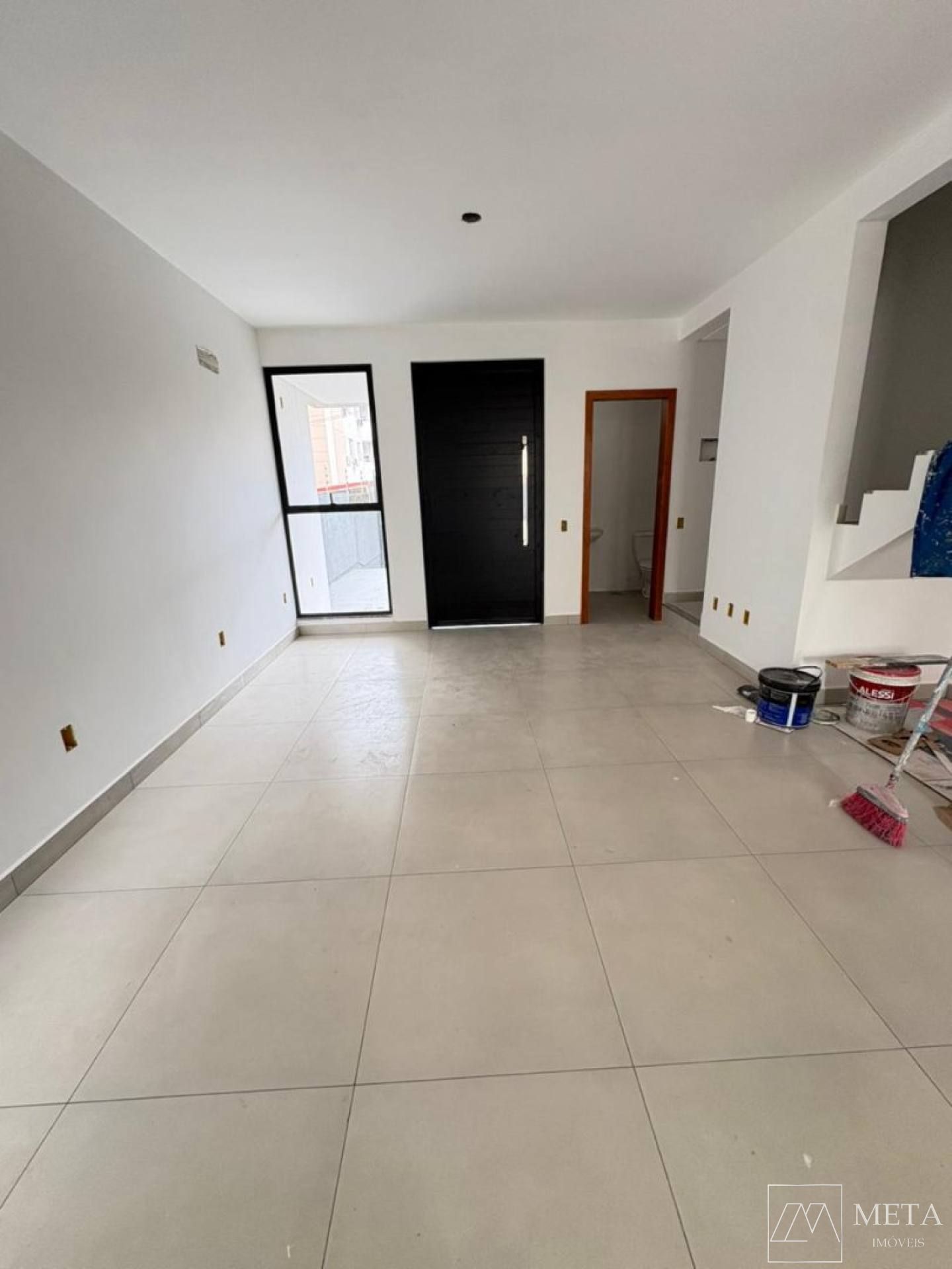 Sobrado com 3 dormitórios (1 suíte) em Potecas - São José/SC