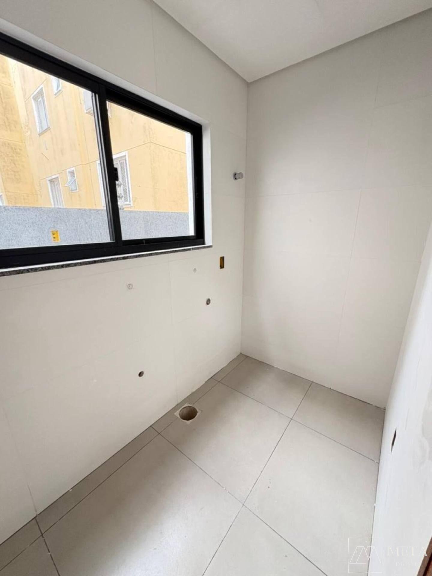 Sobrado com 3 dormitórios (1 suíte) em Potecas - São José/SC