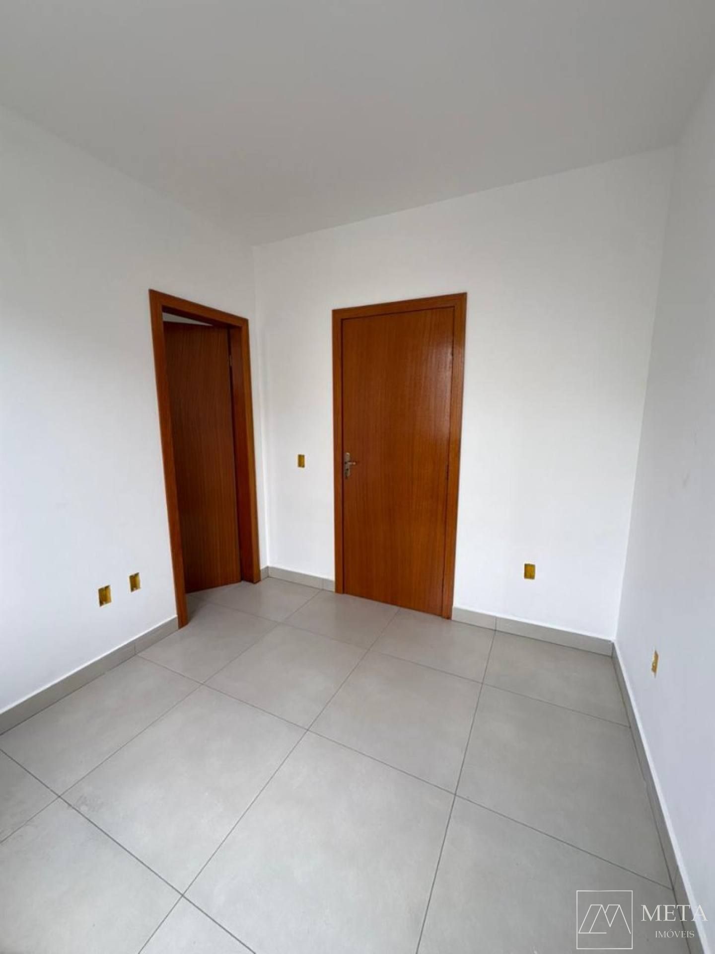 Sobrado com 3 dormitórios (1 suíte) em Potecas - São José/SC