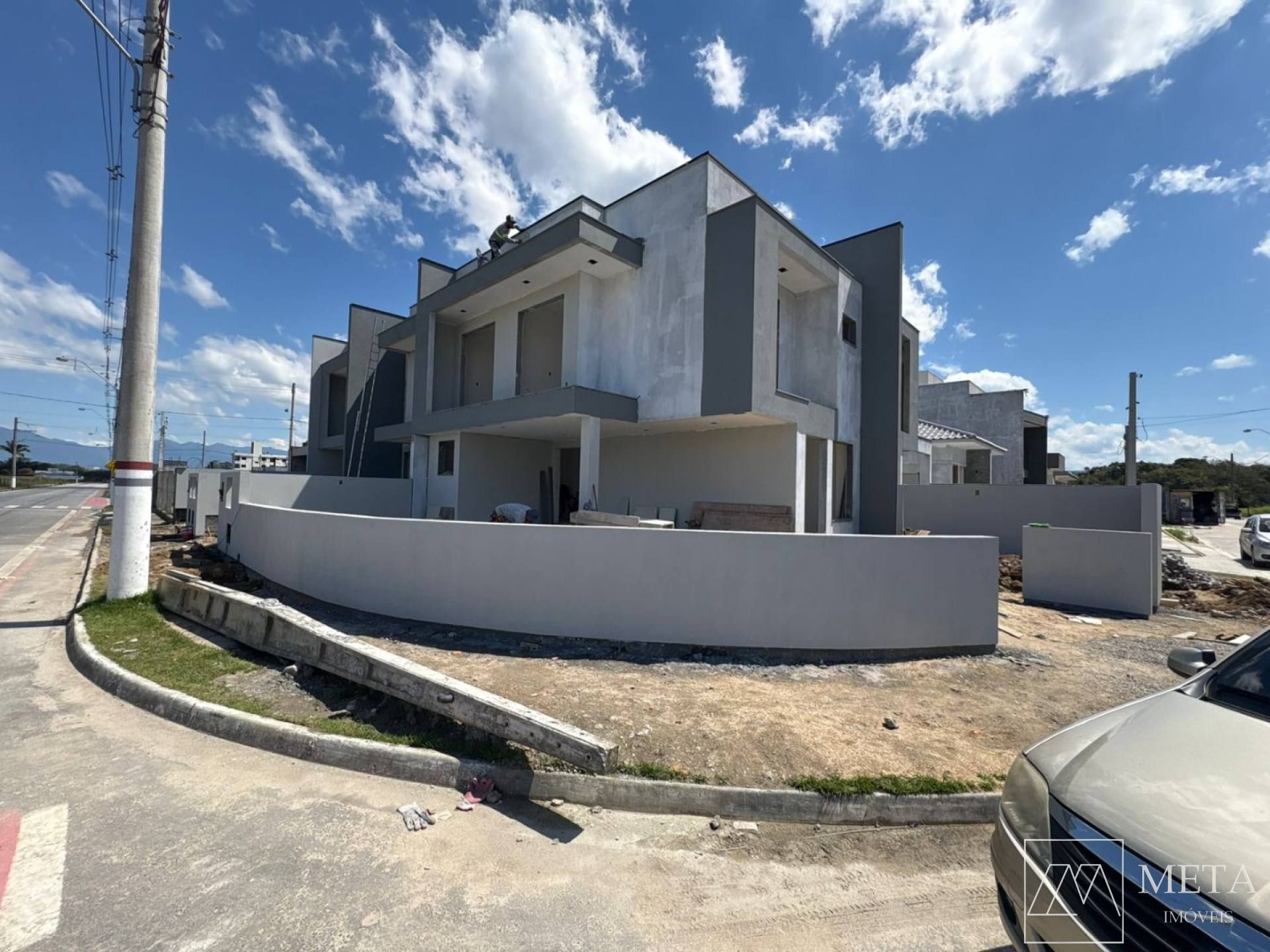 Sobrado com 3 dormitórios (1 suíte) no Sertão do Maruim - São José/SC