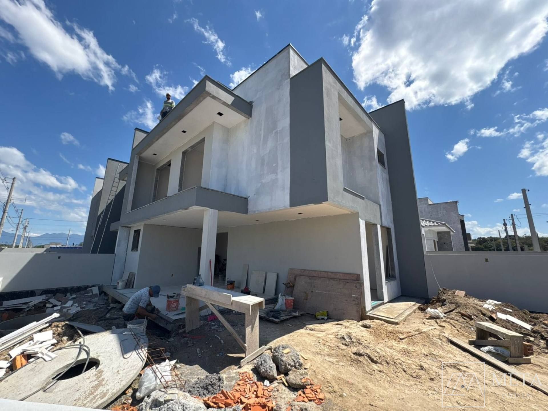 Sobrado com 3 dormitórios (1 suíte) no Sertão do Maruim - São José/SC