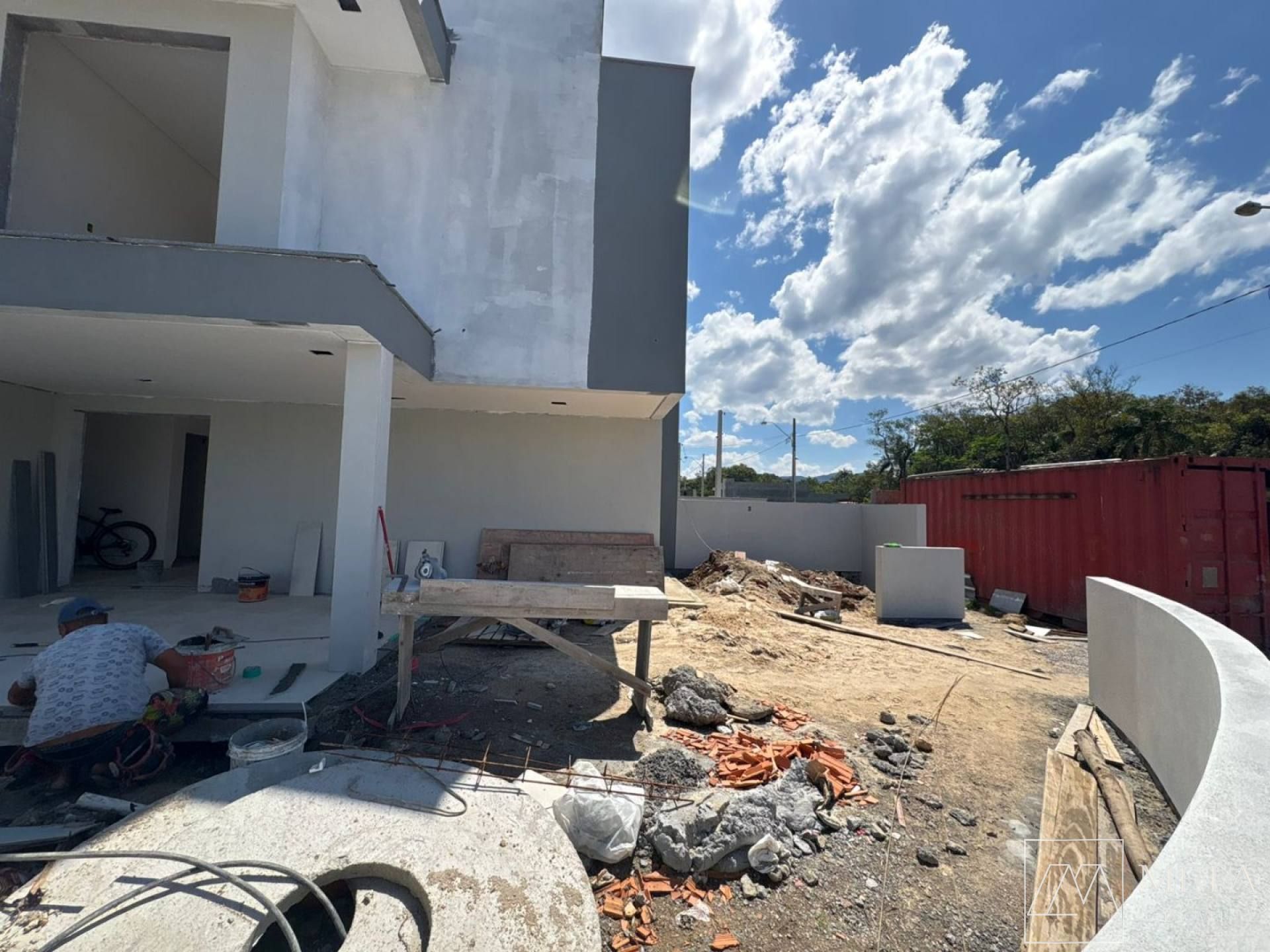 Sobrado com 3 dormitórios (1 suíte) no Sertão do Maruim - São José/SC