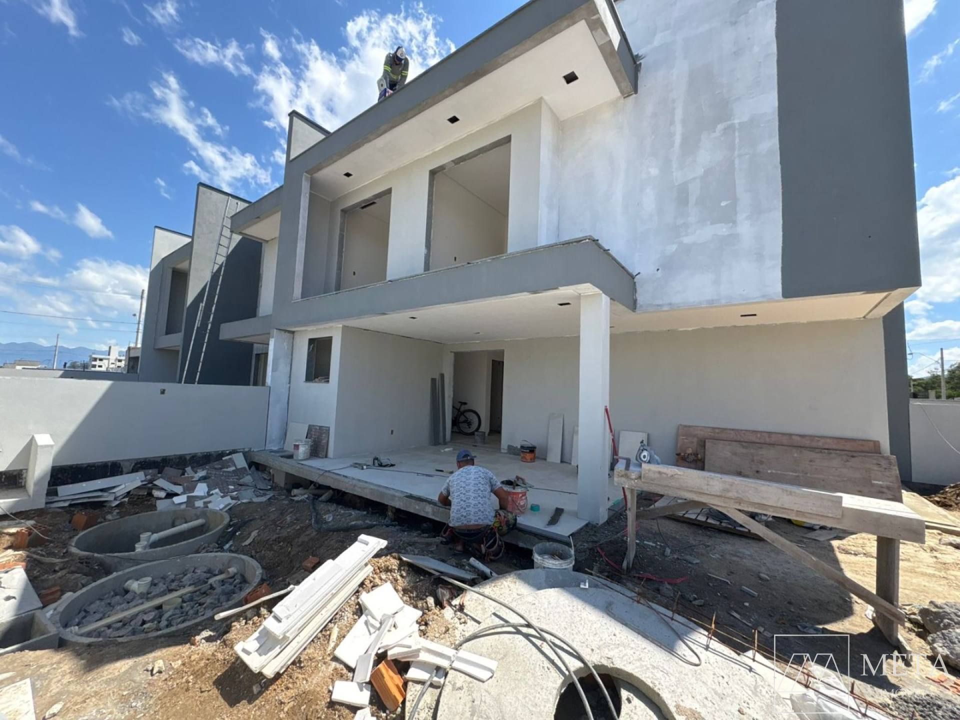 Sobrado com 3 dormitórios (1 suíte) no Sertão do Maruim - São José/SC