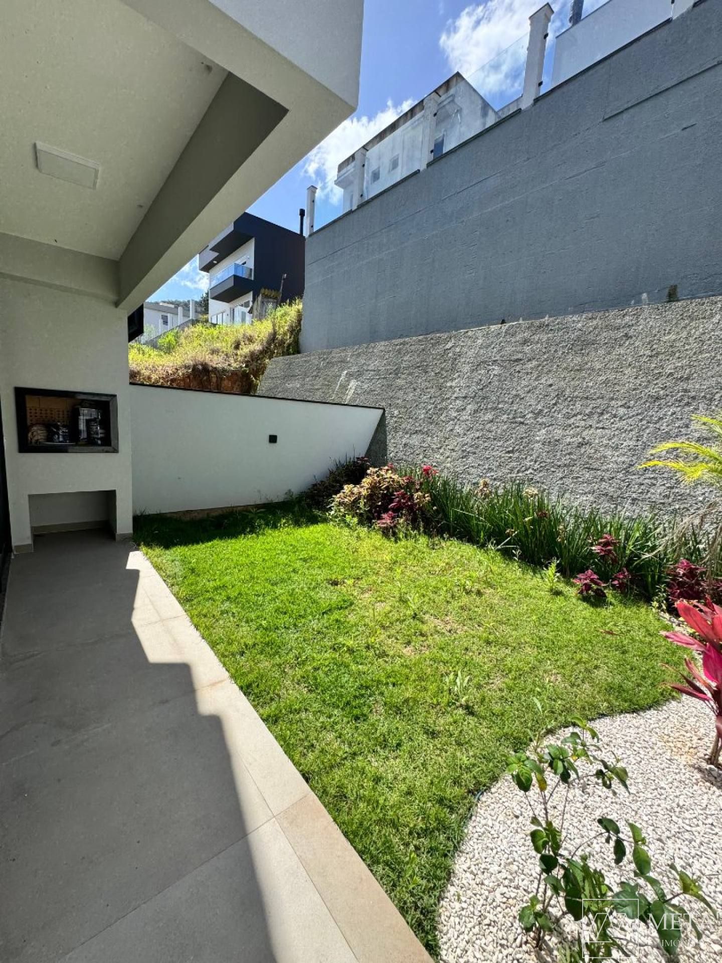 Sobrado com 3 dormitórios (1 suíte) no São Sebastião - Palhoça/SC