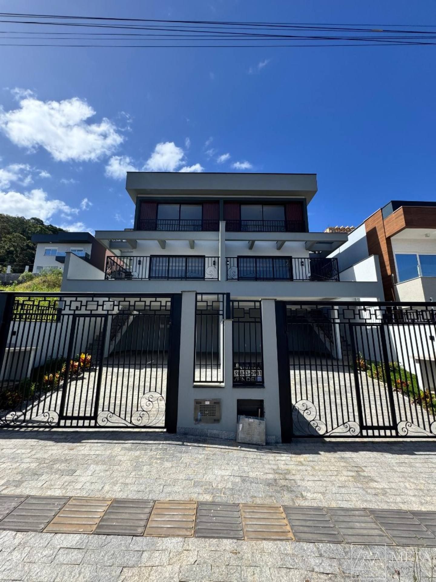 Sobrado com 3 dormitórios (1 suíte) no São Sebastião - Palhoça/SC