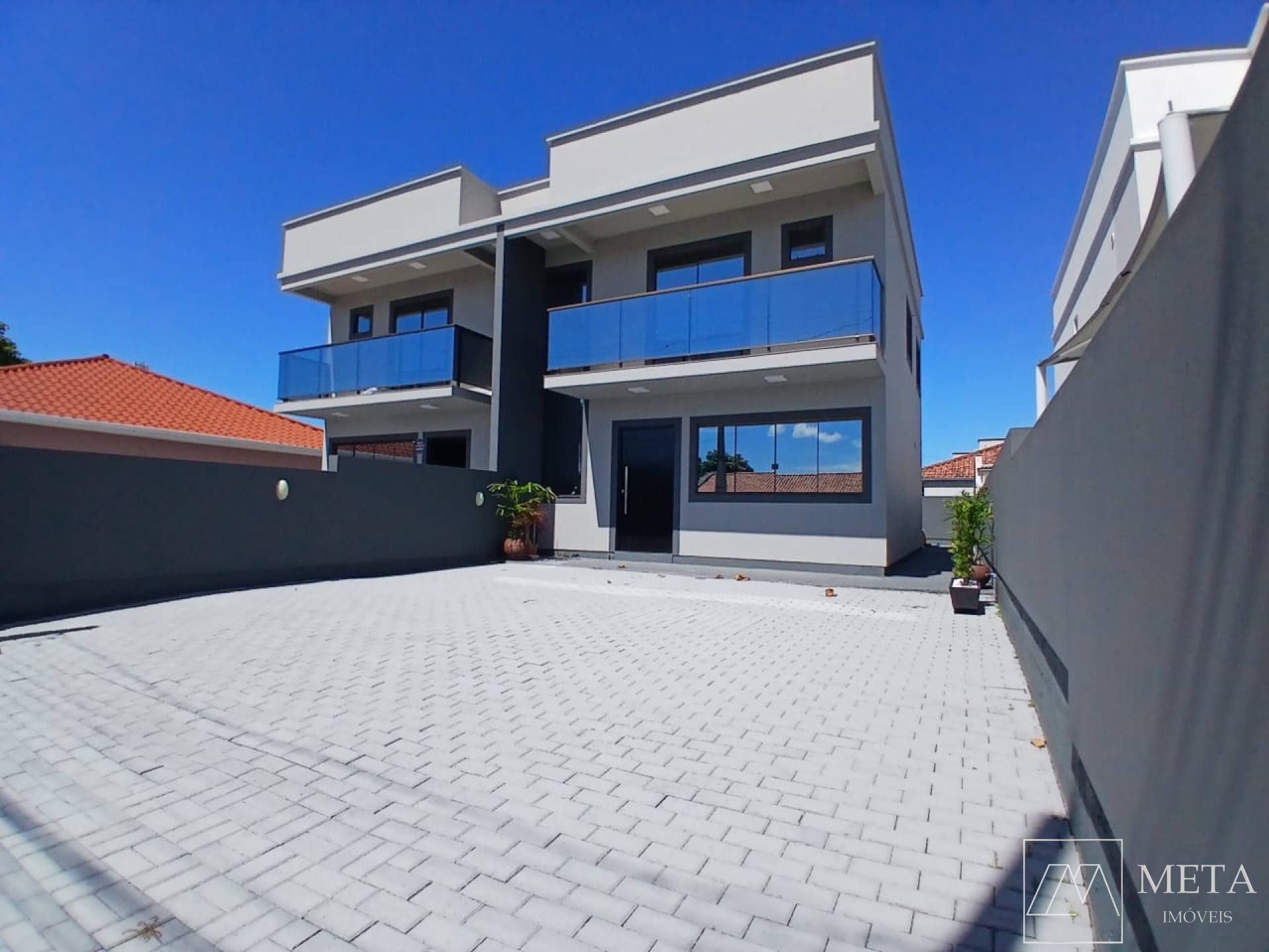 Sobrado com 3 dormitórios (1 suíte) na Praia do Sonho - Palhoça/SC