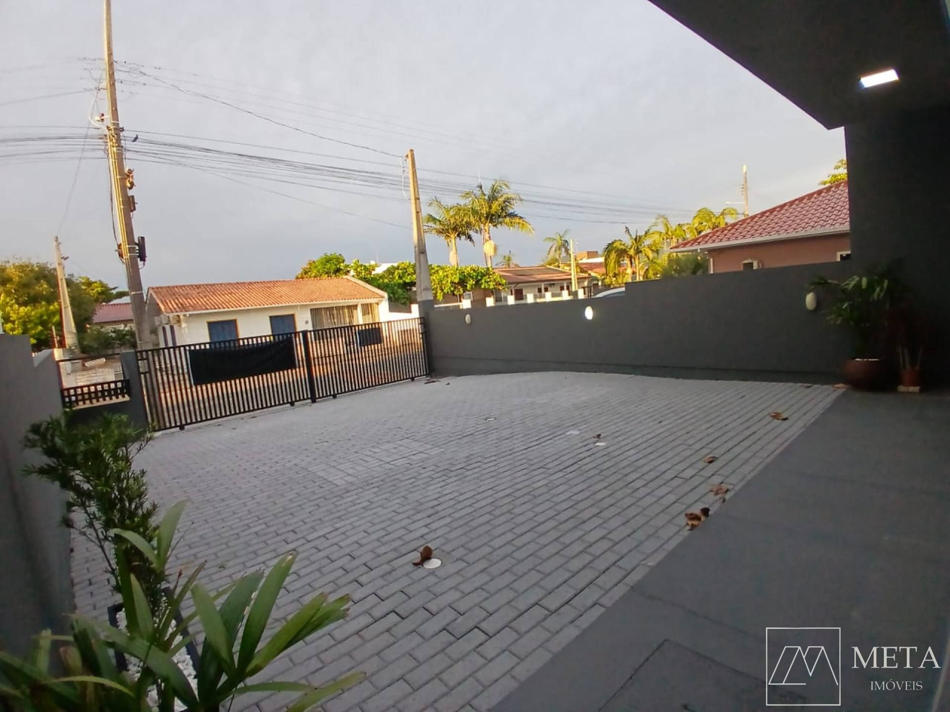 Sobrado com 3 dormitórios (1 suíte) na Praia do Sonho - Palhoça/SC