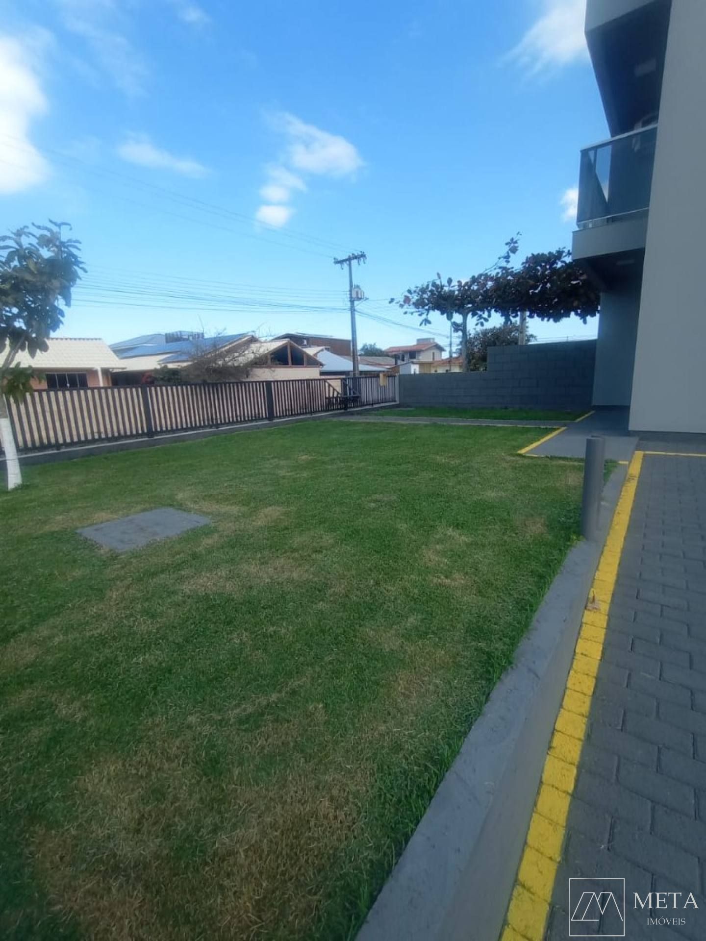 Sobrado de esquina com 2 dormitórios na Praia do Sonho - Palhoça/SC