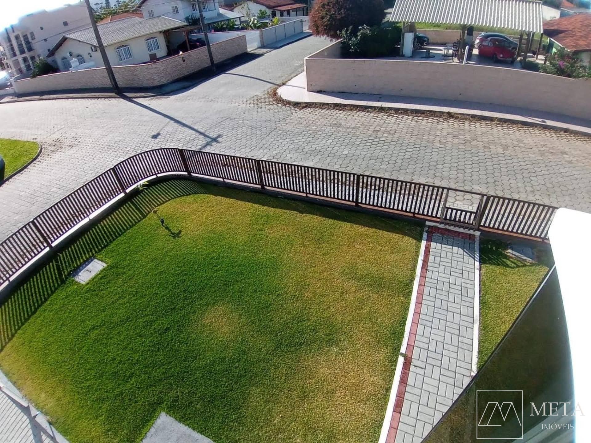 Sobrado de esquina com 2 dormitórios na Praia do Sonho - Palhoça/SC