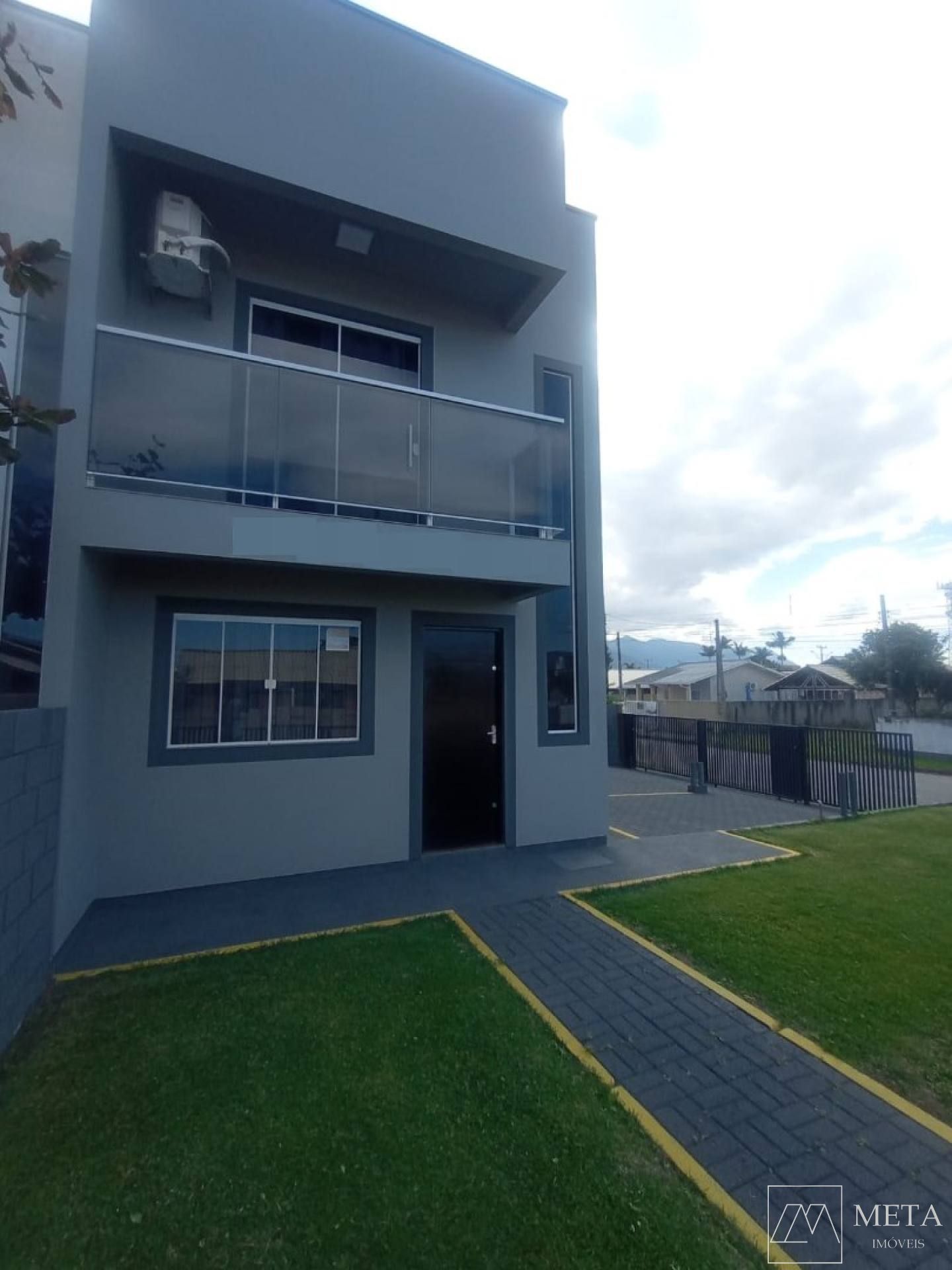 Sobrado de esquina com 2 dormitórios na Praia do Sonho - Palhoça/SC