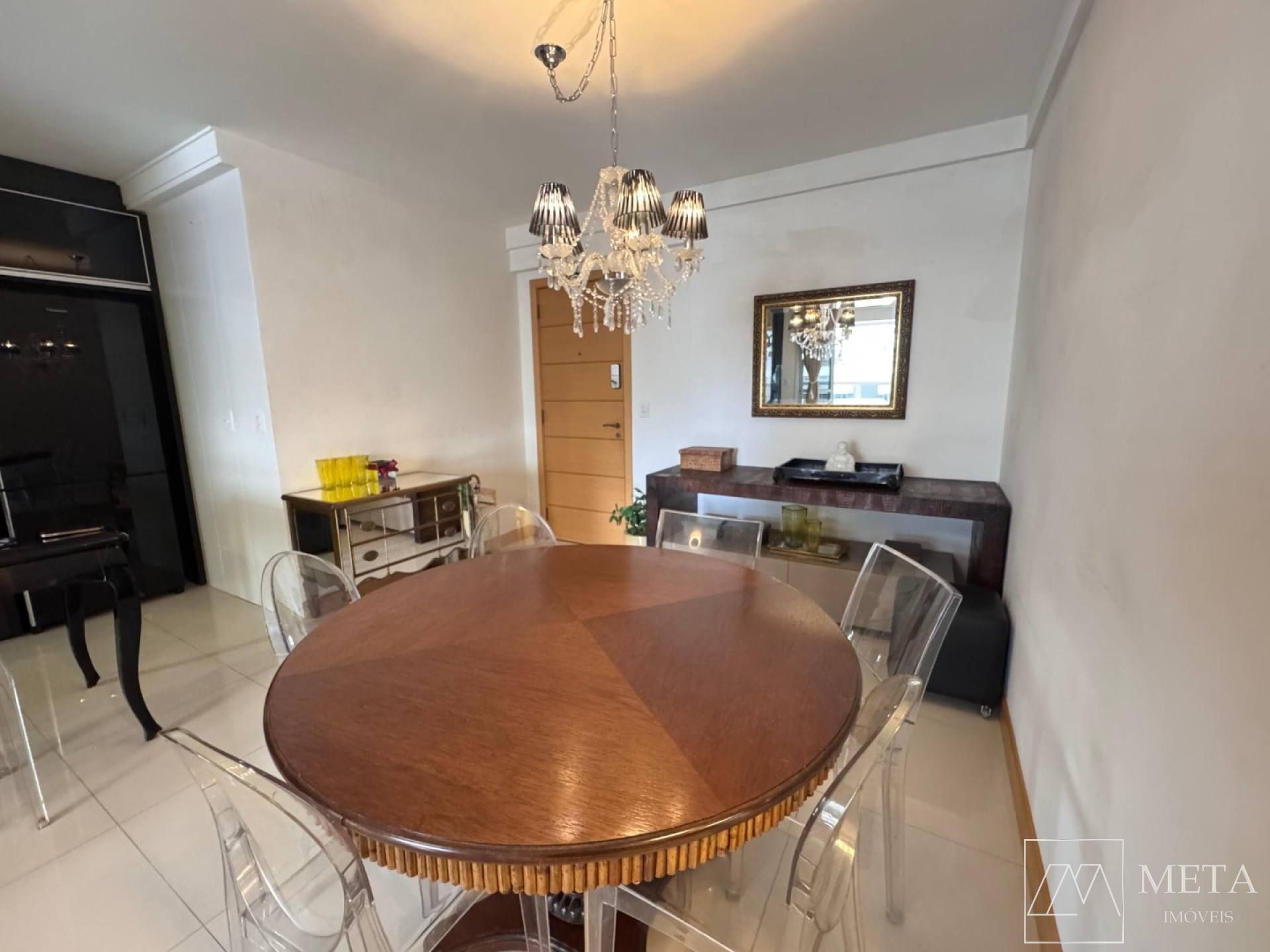 Apartamento com 3 dormitórios (1 suíte) no Centro - Florianópolis/SC