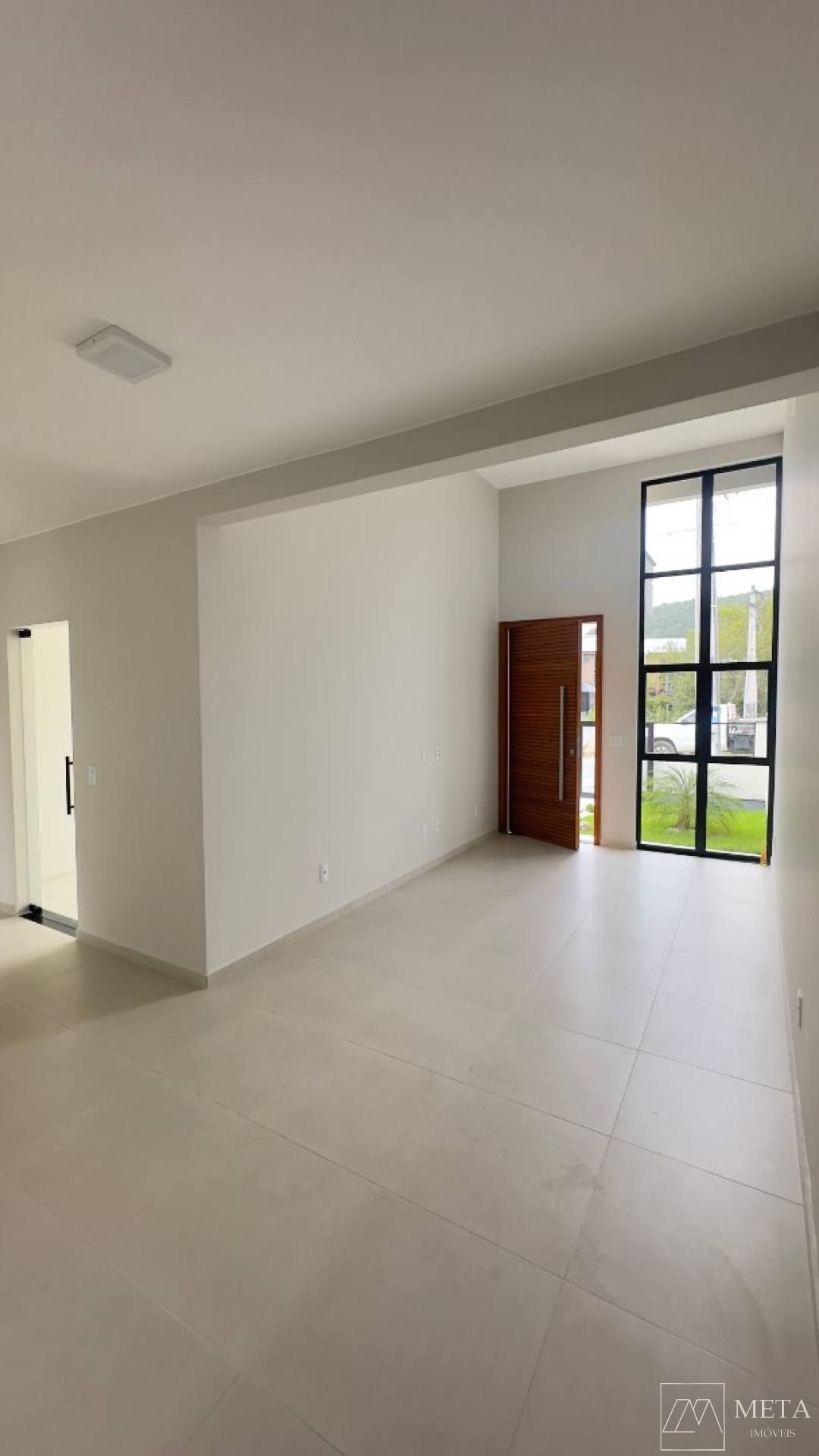 Casa com 2 dormitórios (1 suíte) em Forquilhas - São José/SC