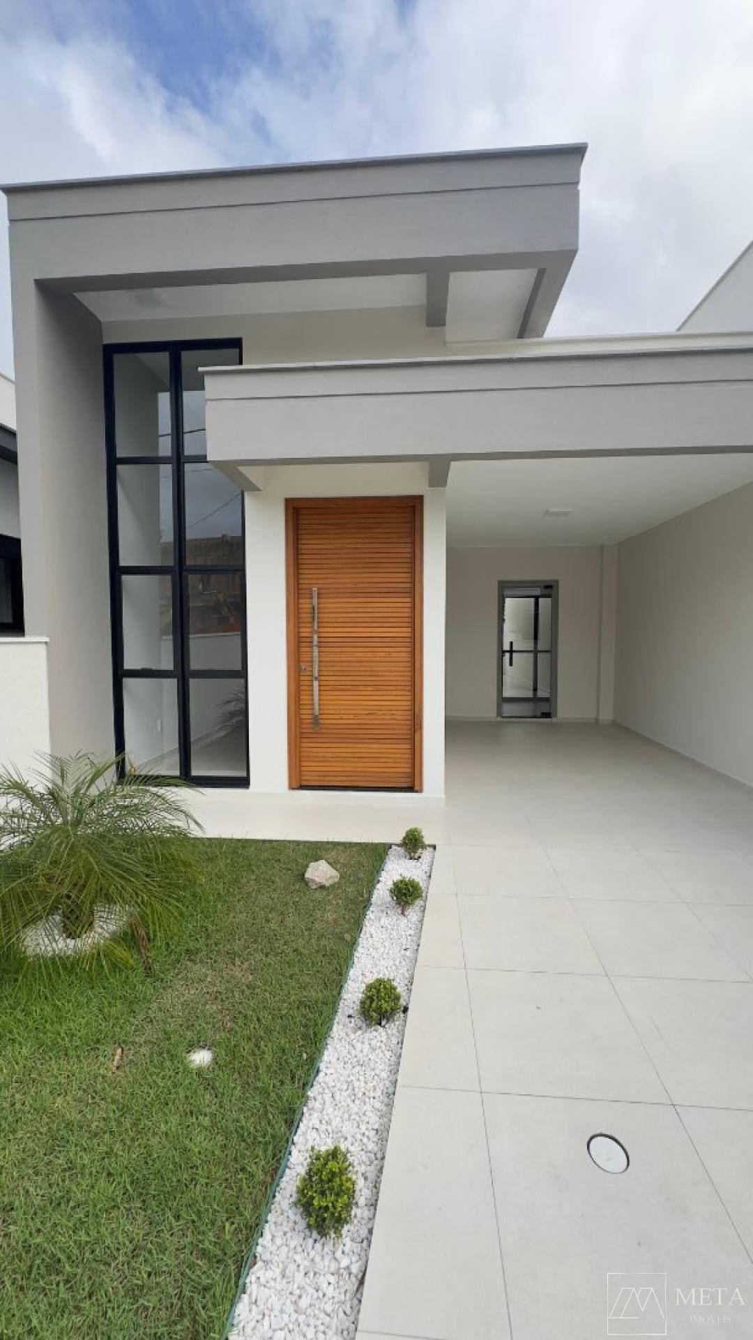 Casa com 2 dormitórios (1 suíte) em Forquilhas - São José/SC