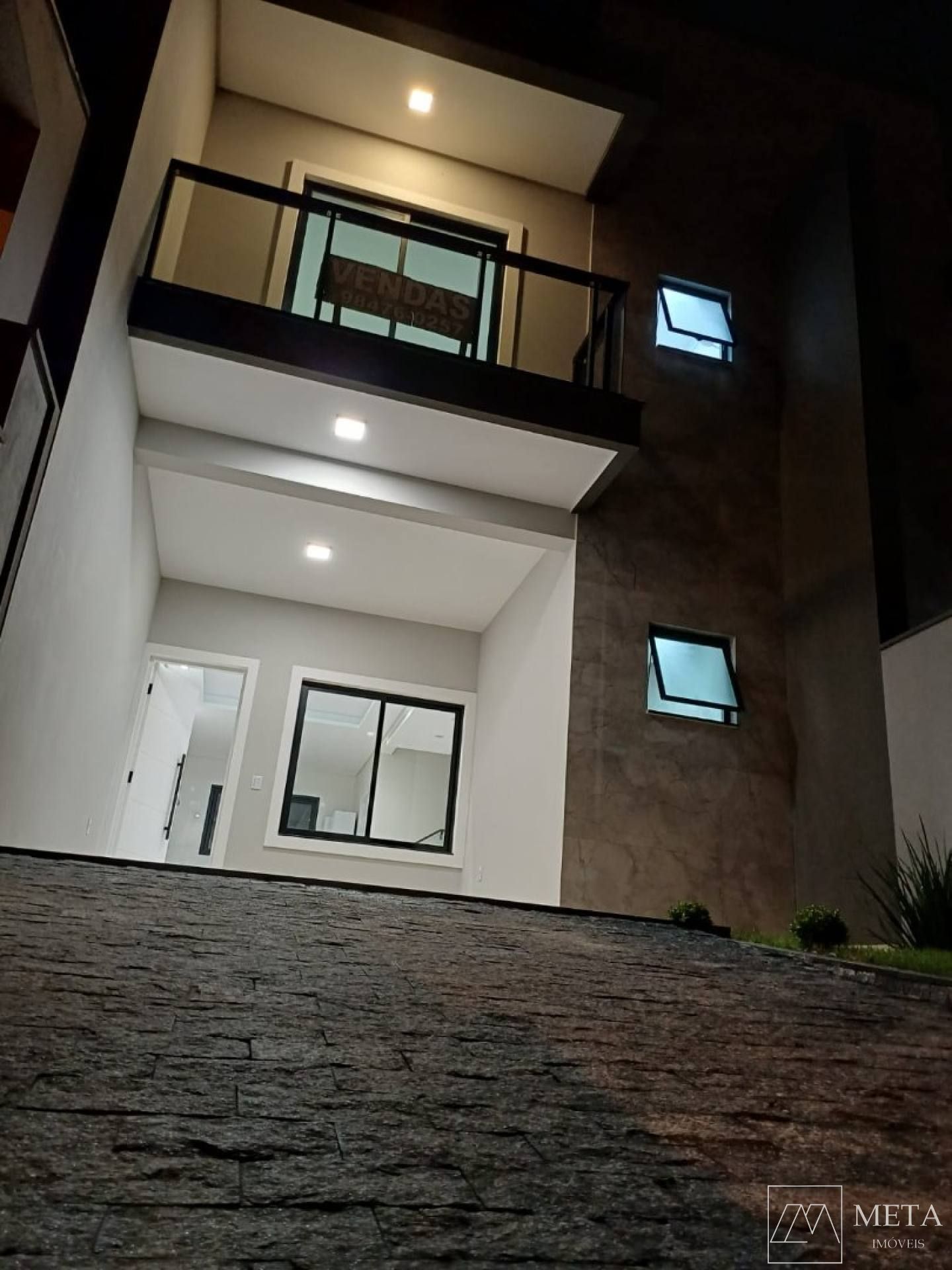 Sobrado com 2 dormitórios (1 suíte) em Forquilhas - São José/SC