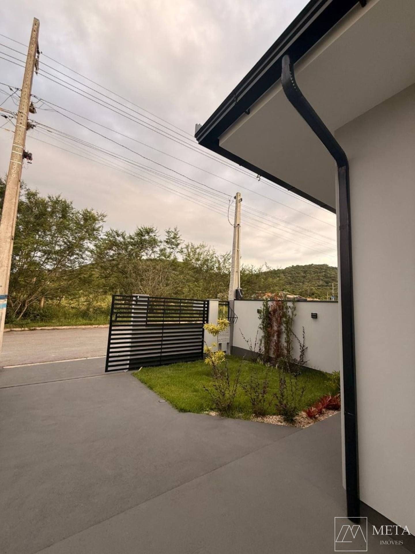 Casa com 2 dormitórios (1 suíte) em Forquilhas - São José/SC