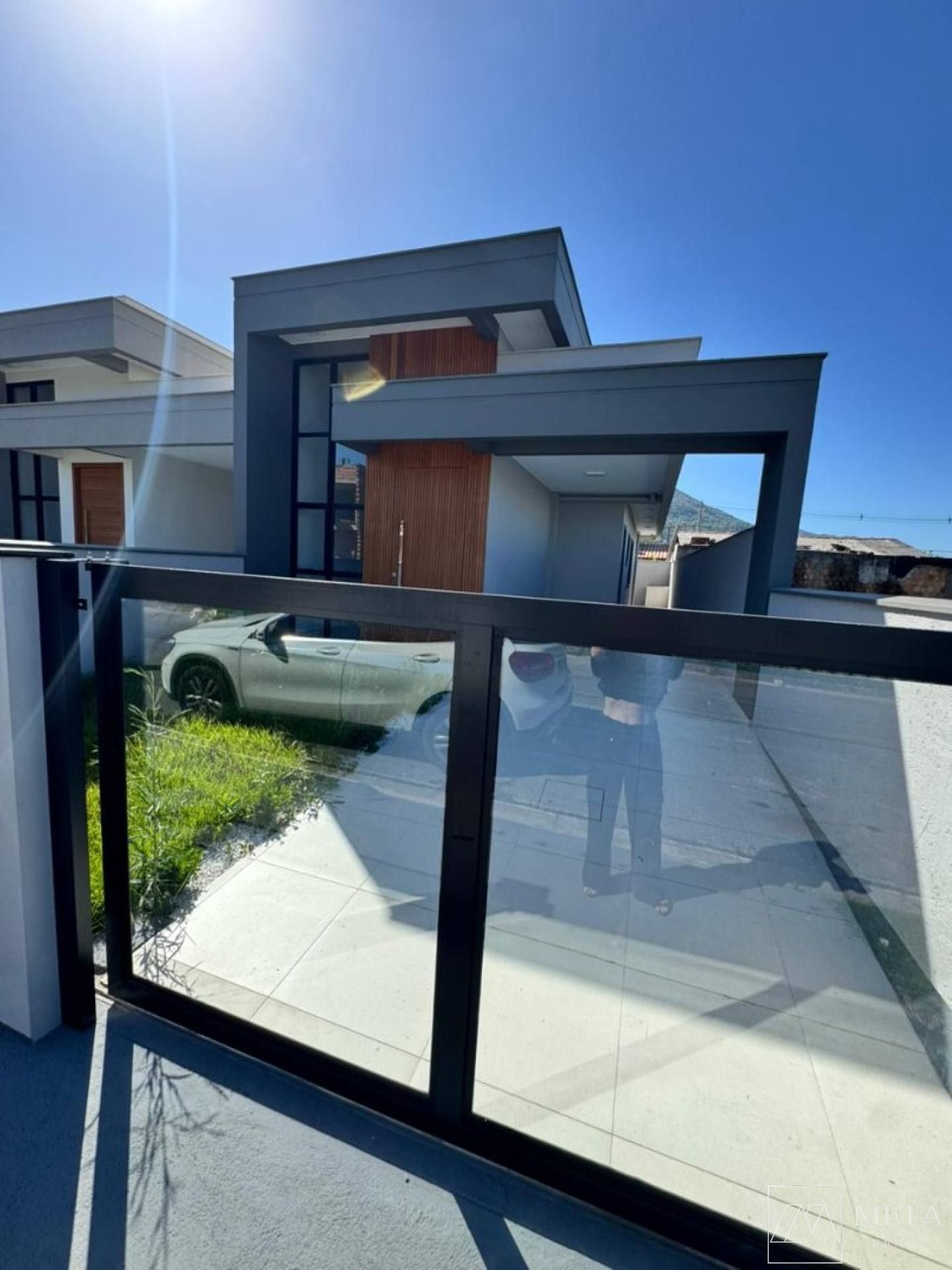 Casa com 2 dormitórios (1 suíte) em Forquilhas - São José/SC