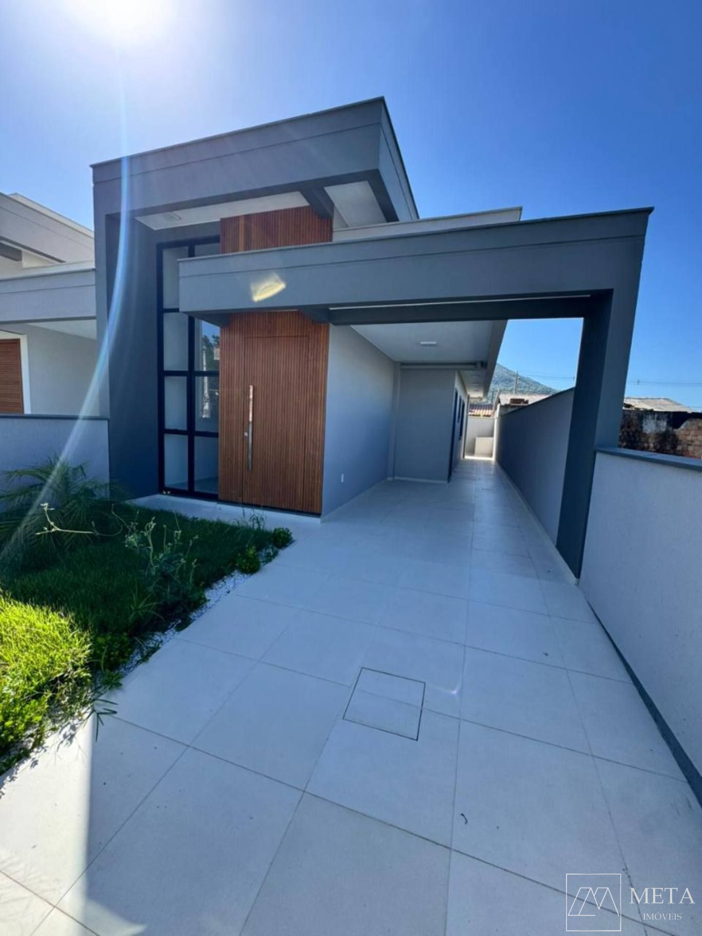 Casa com 2 dormitórios (1 suíte) em Forquilhas - São José/SC