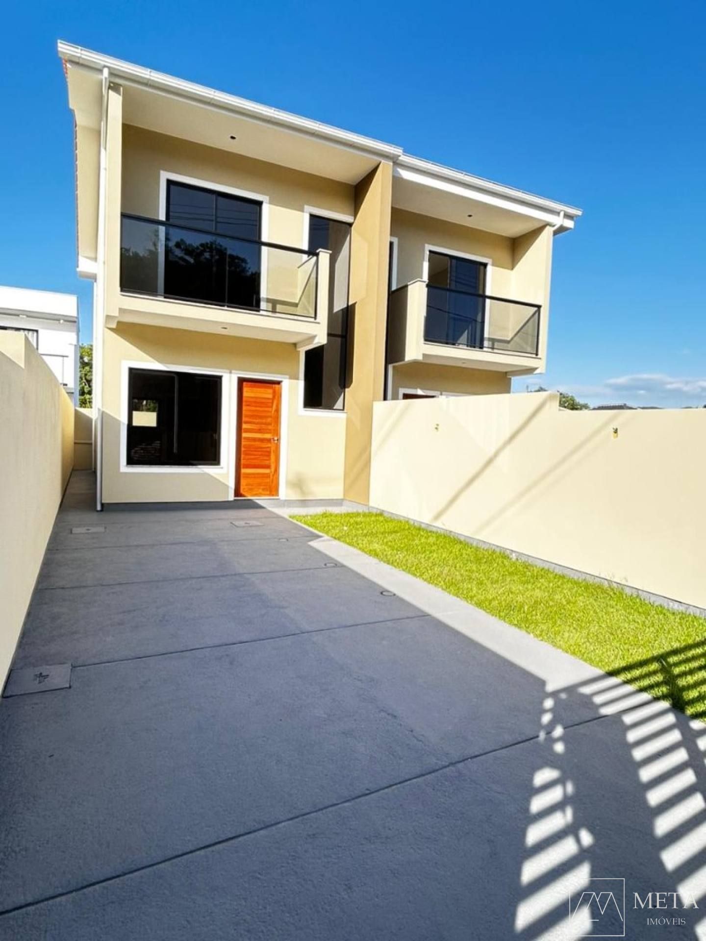 Sobrado com 2 dormitórios (1 suíte) em Forquilhas - São José/SC