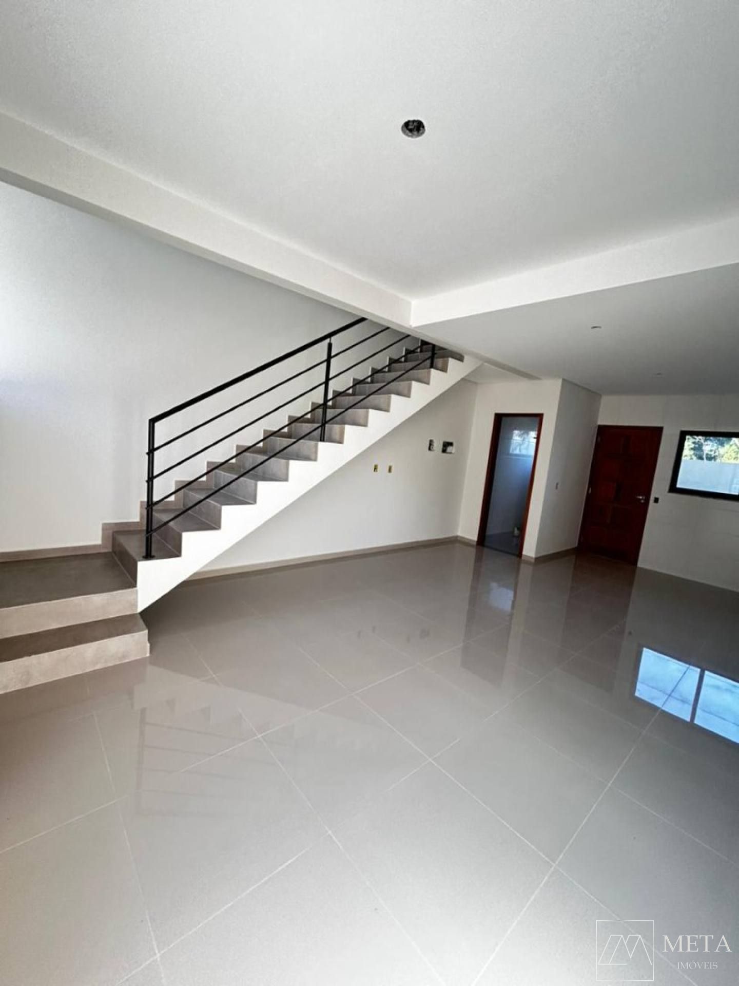 Sobrado com 2 dormitórios (1 suíte) em Forquilhas - São José/SC