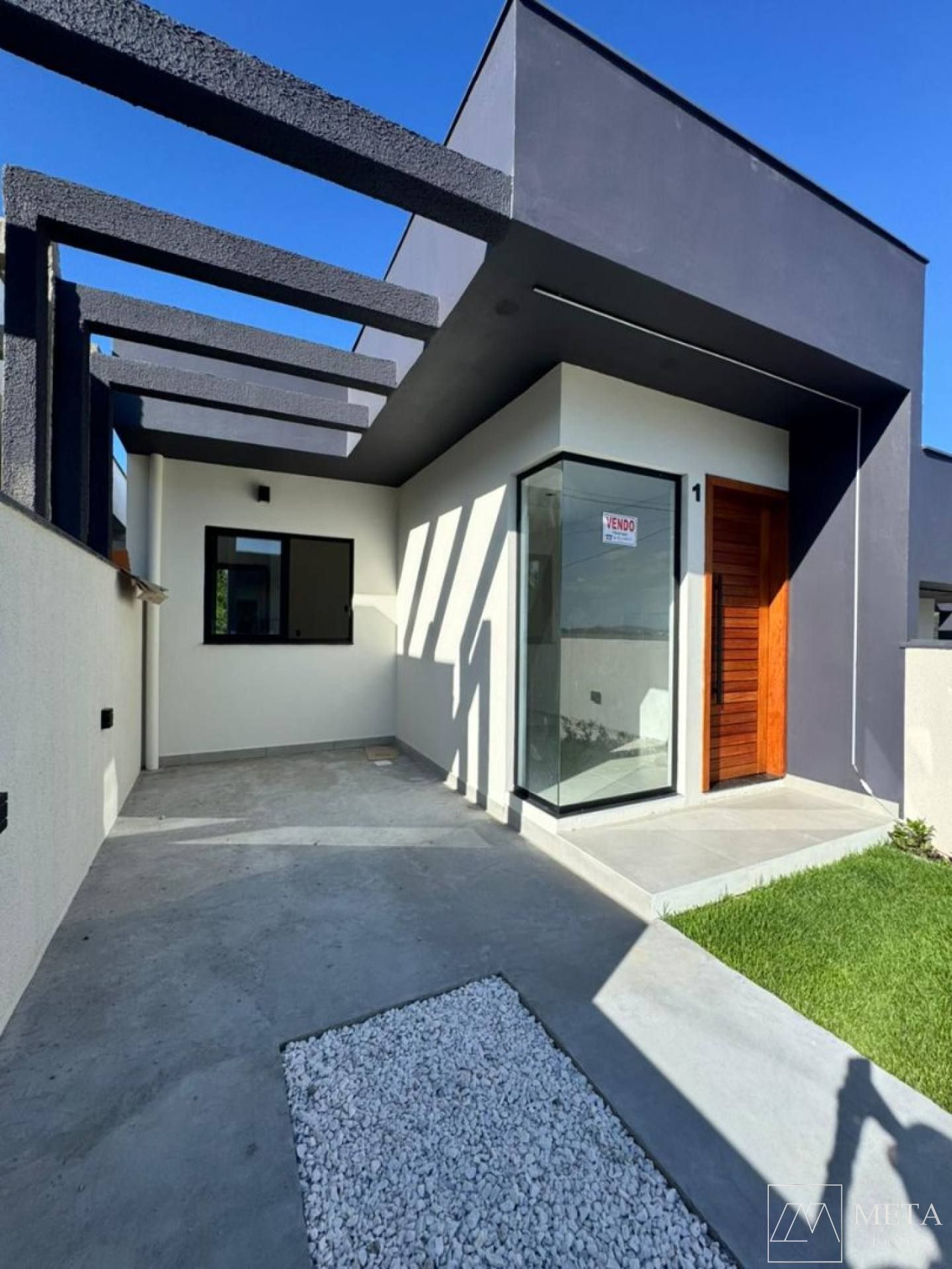 Casa com 2 dormitórios (1 suíte) em Forquilhas - São José/SC