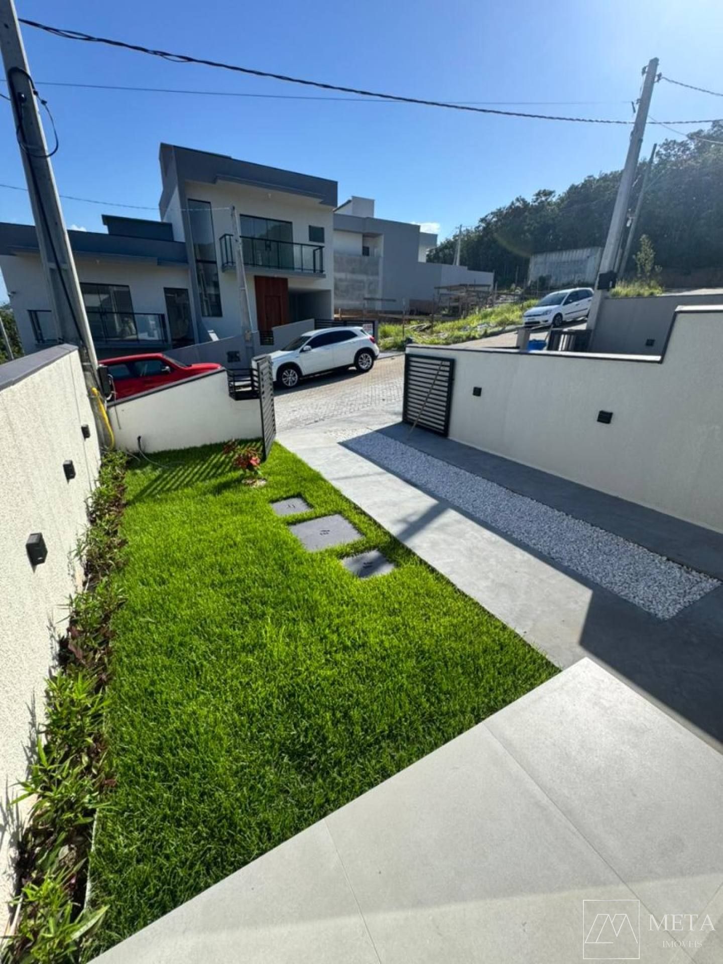 Casa com 2 dormitórios (1 suíte) em Forquilhas - São José/SC