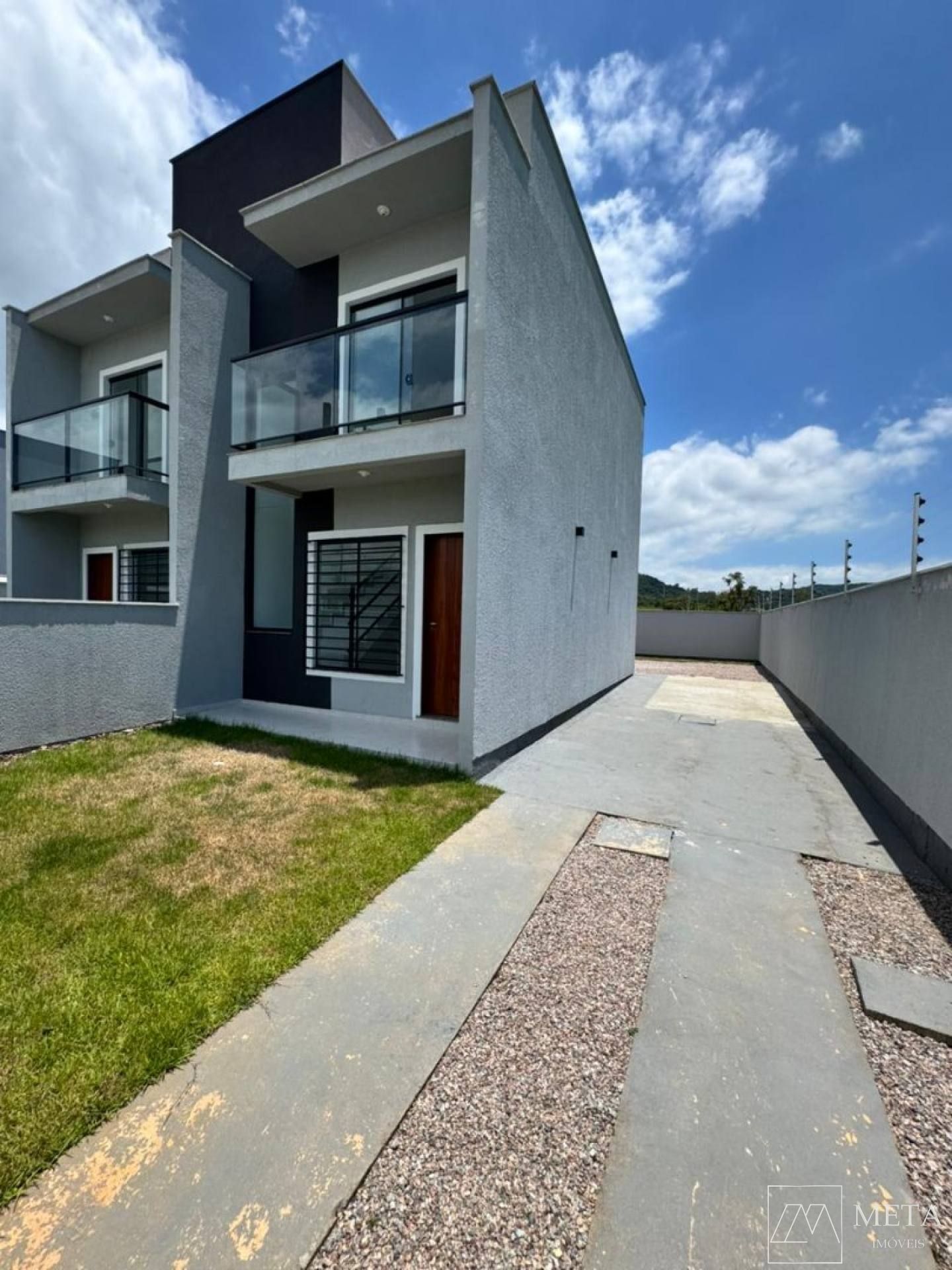 Sobrado com 2 dormitórios em Forquilhas - São José/SC