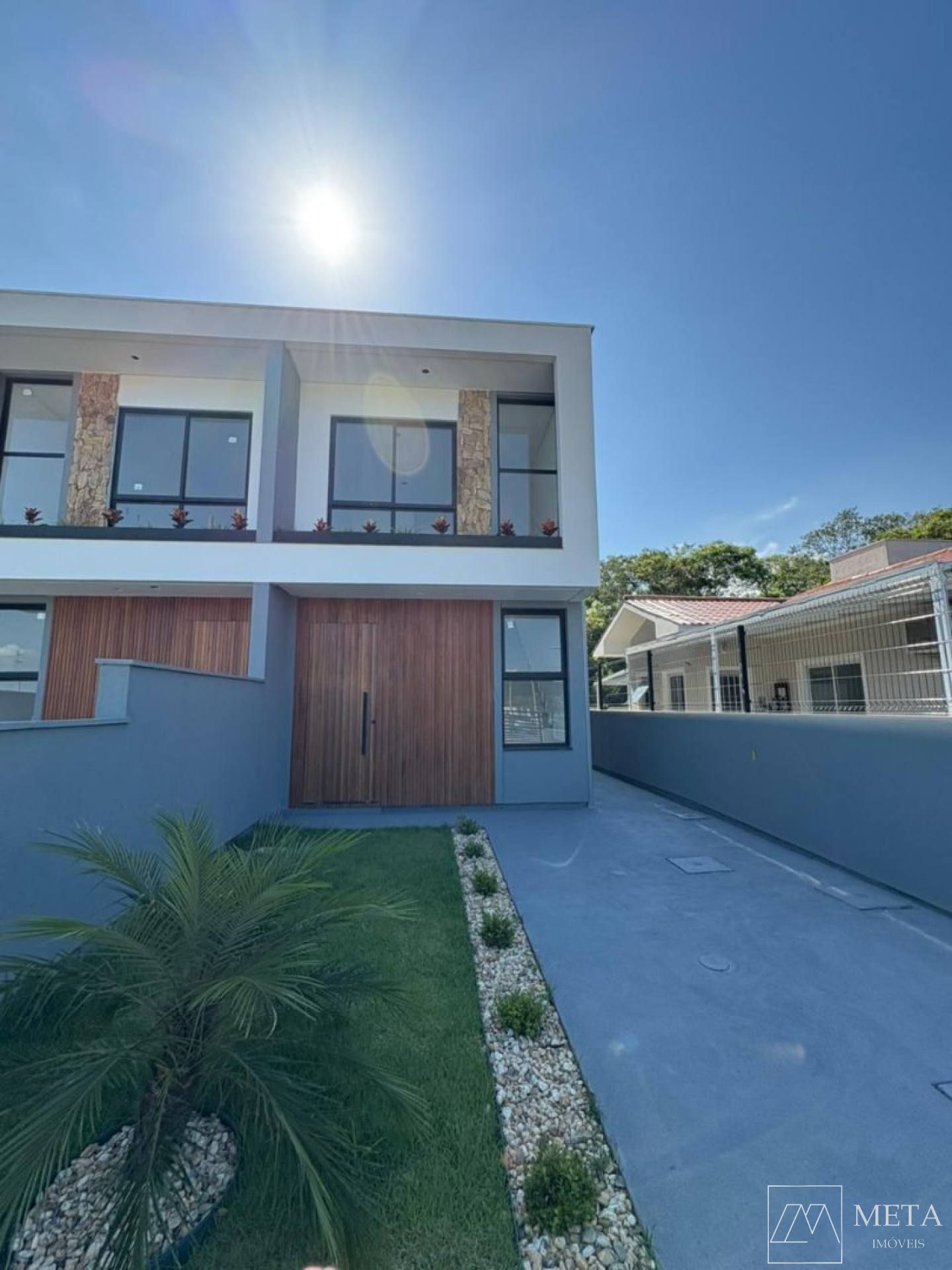 Sobrado com 2 suítes no Sertão do Maruim - São José/SC