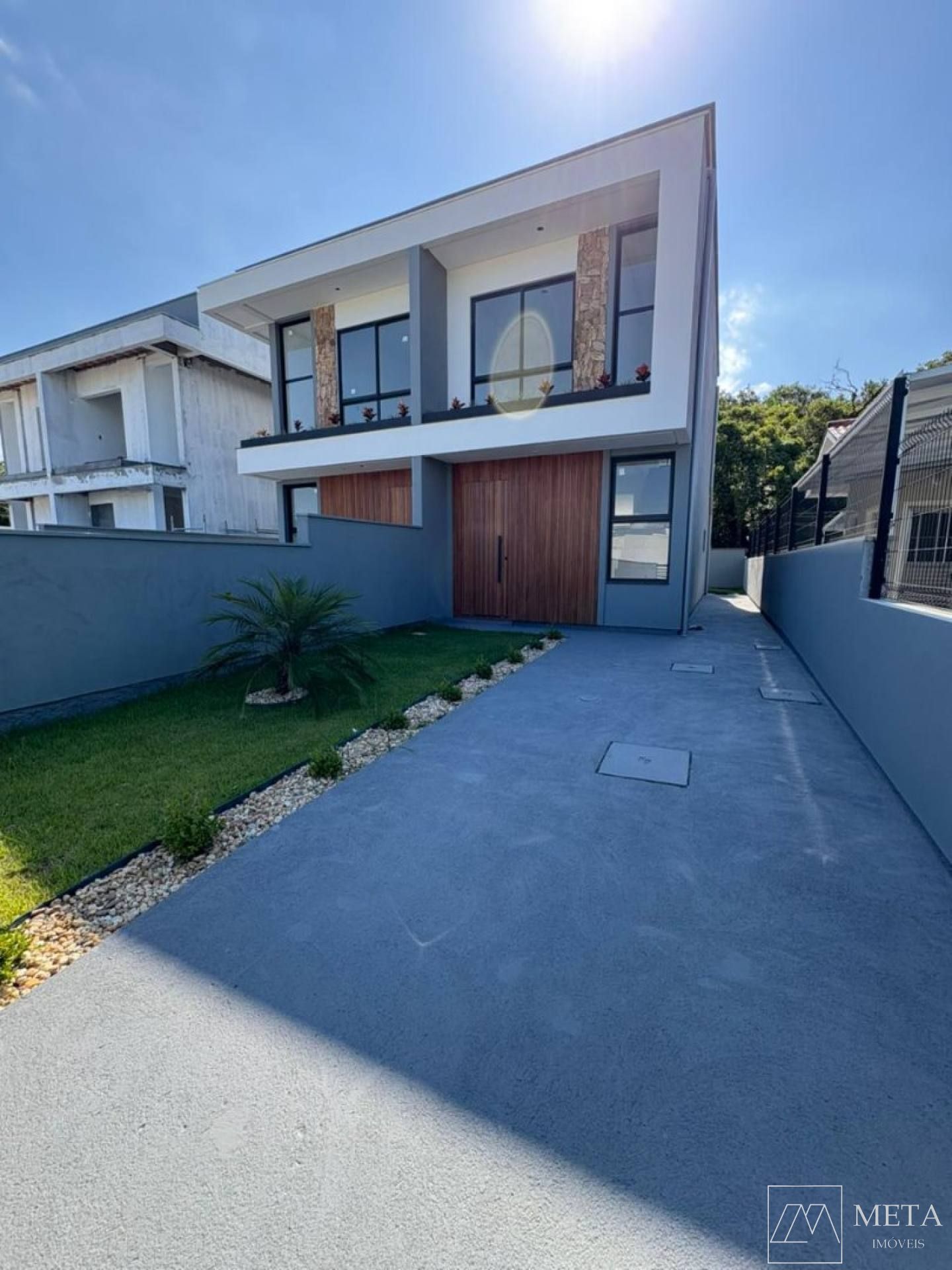 Sobrado com 2 suítes no Sertão do Maruim - São José/SC