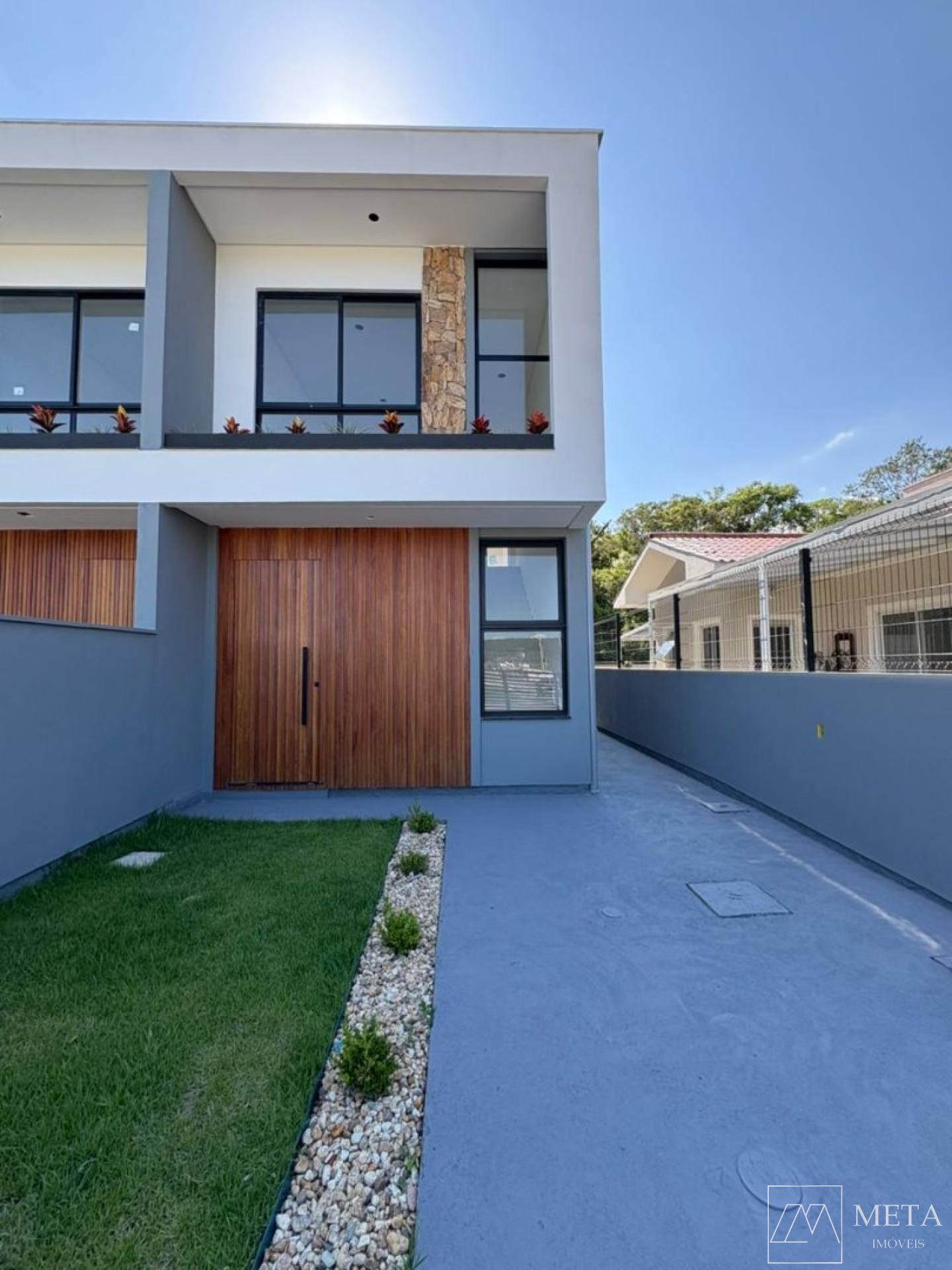 Sobrado com 2 suítes no Sertão do Maruim - São José/SC