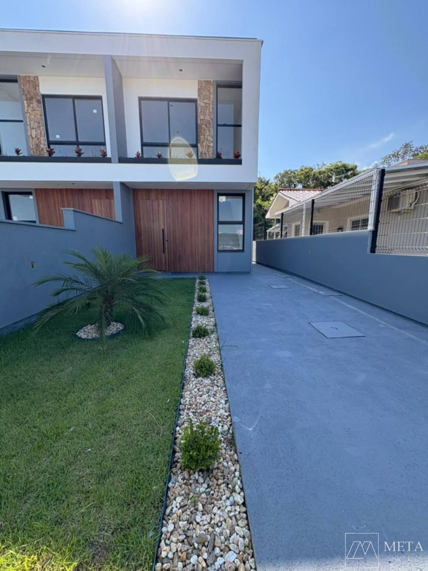 Sobrado com 2 suítes no Sertão do Maruim - São José/SC