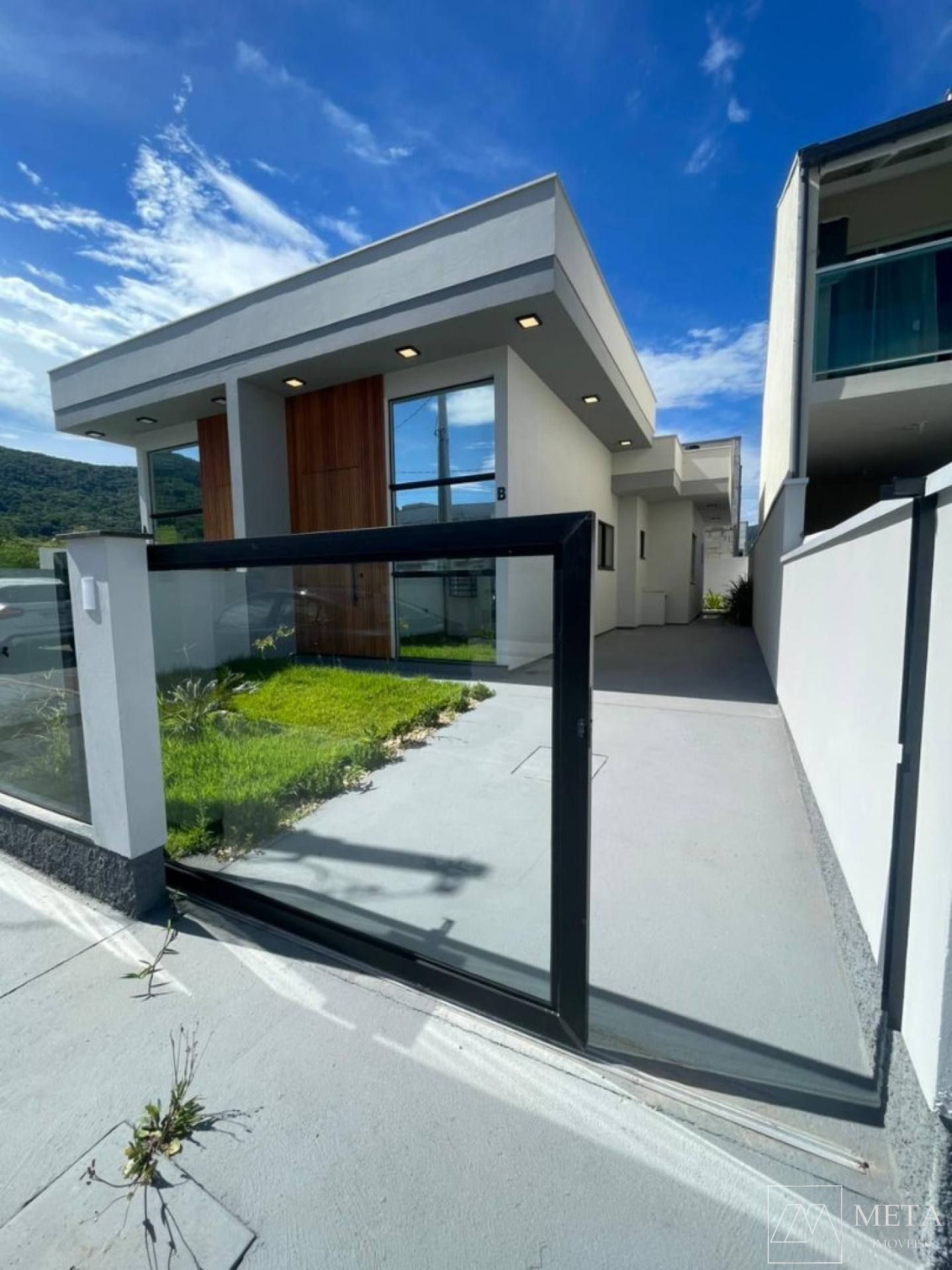 Casa com 2 dormitórios (1 suíte) em Forquilhas - São José/SC