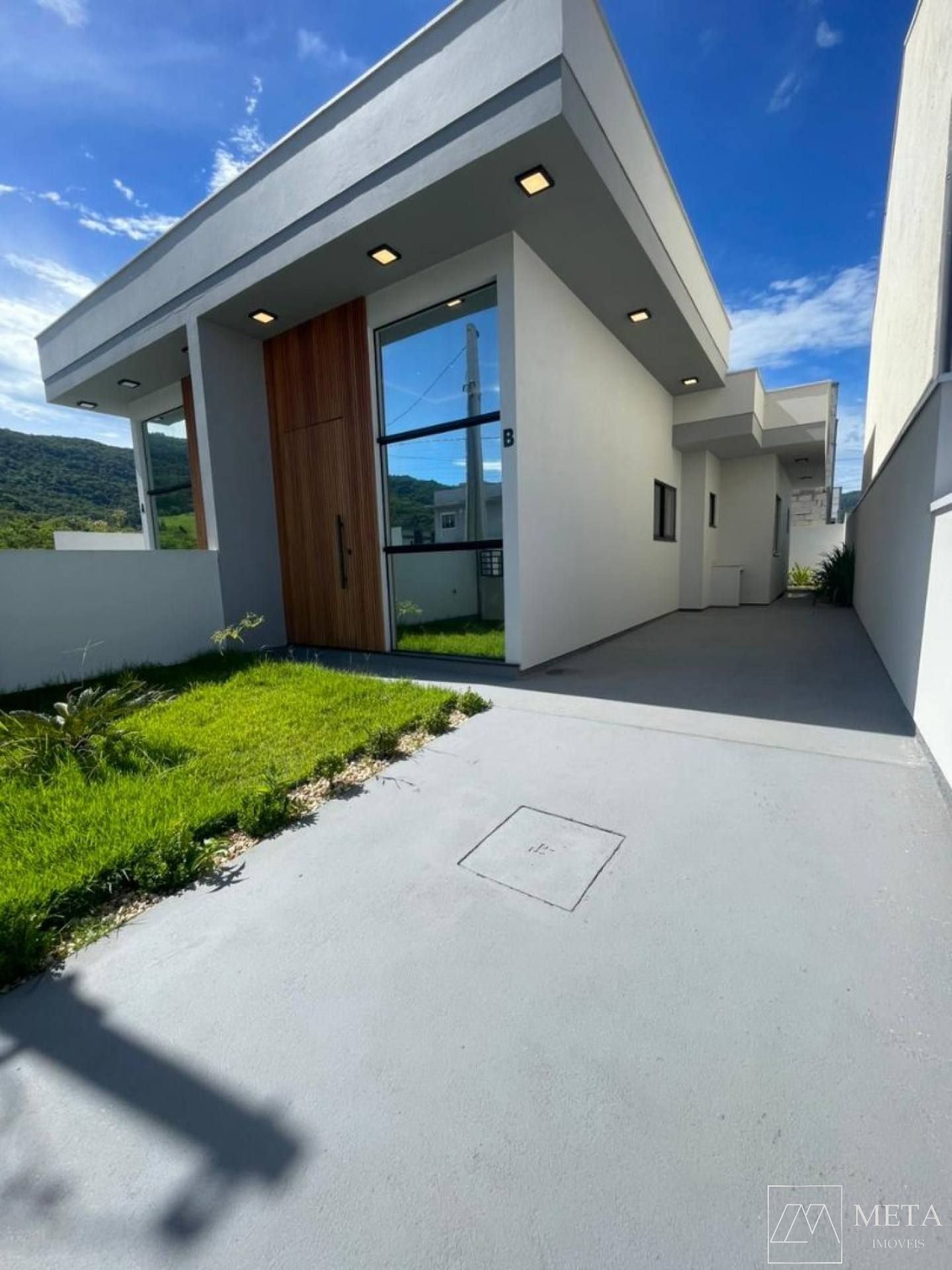 Casa com 2 dormitórios (1 suíte) em Forquilhas - São José/SC