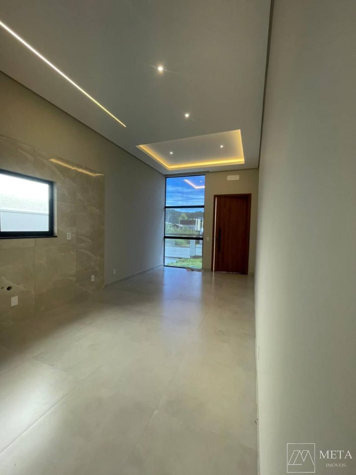 Casa com 2 dormitórios (1 suíte) em Forquilhas - São José/SC