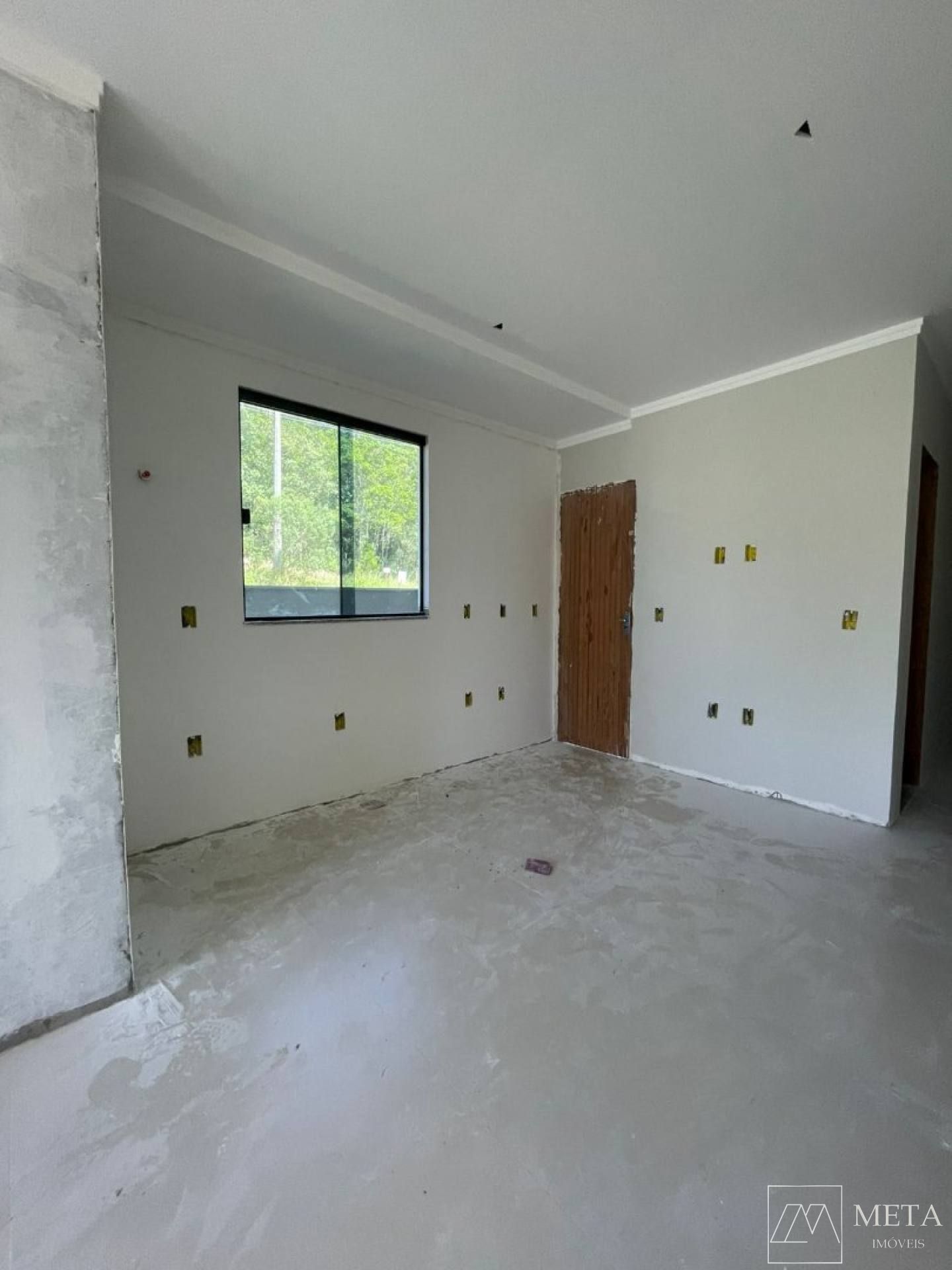 Casa com 2 dormitórios (1 suíte) em Forquilhas - São José/SC