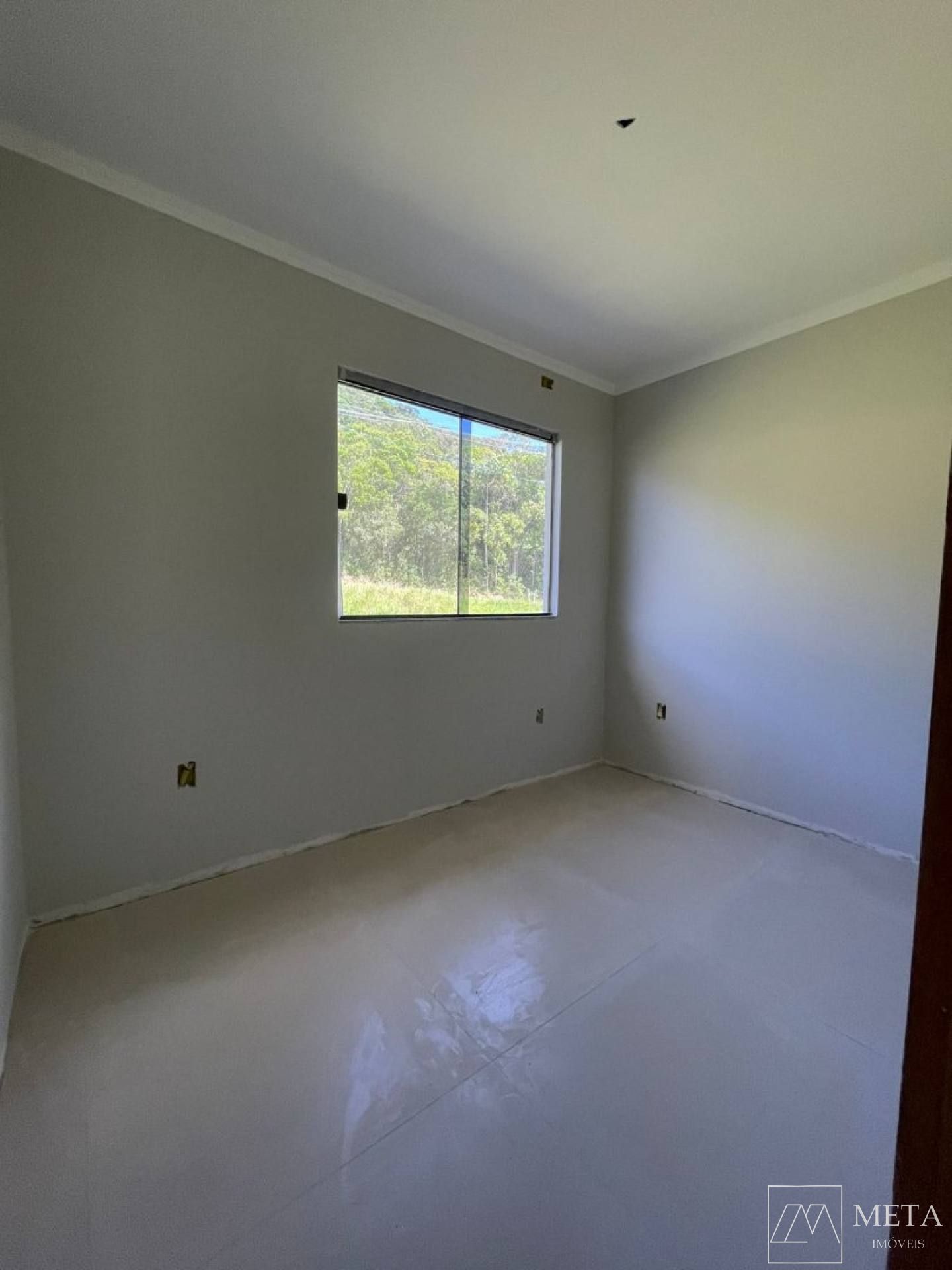 Casa com 2 dormitórios (1 suíte) em Forquilhas - São José/SC
