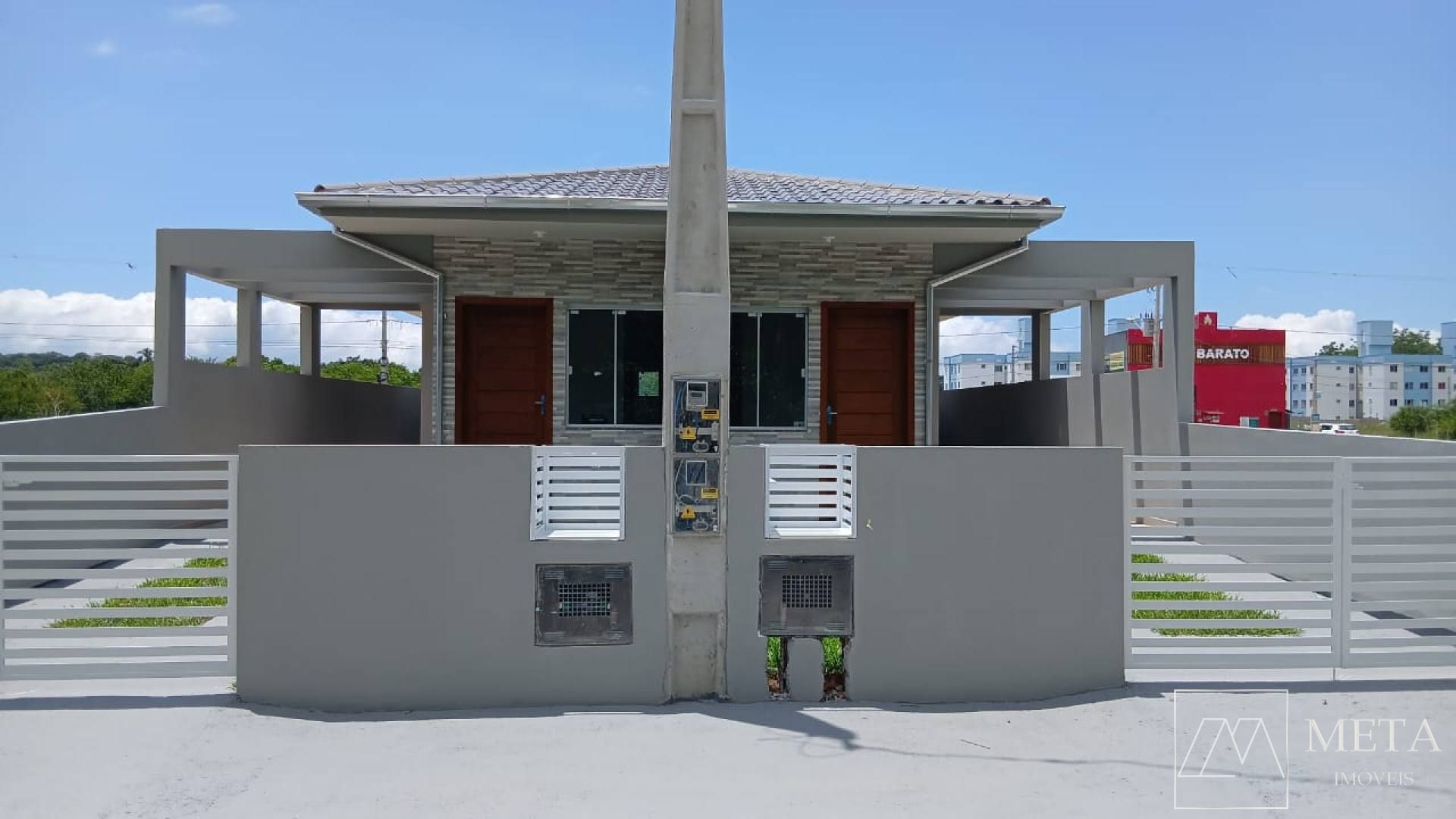 Casa com 2 dormitórios (1 suíte) em Forquilhas - São José/SC