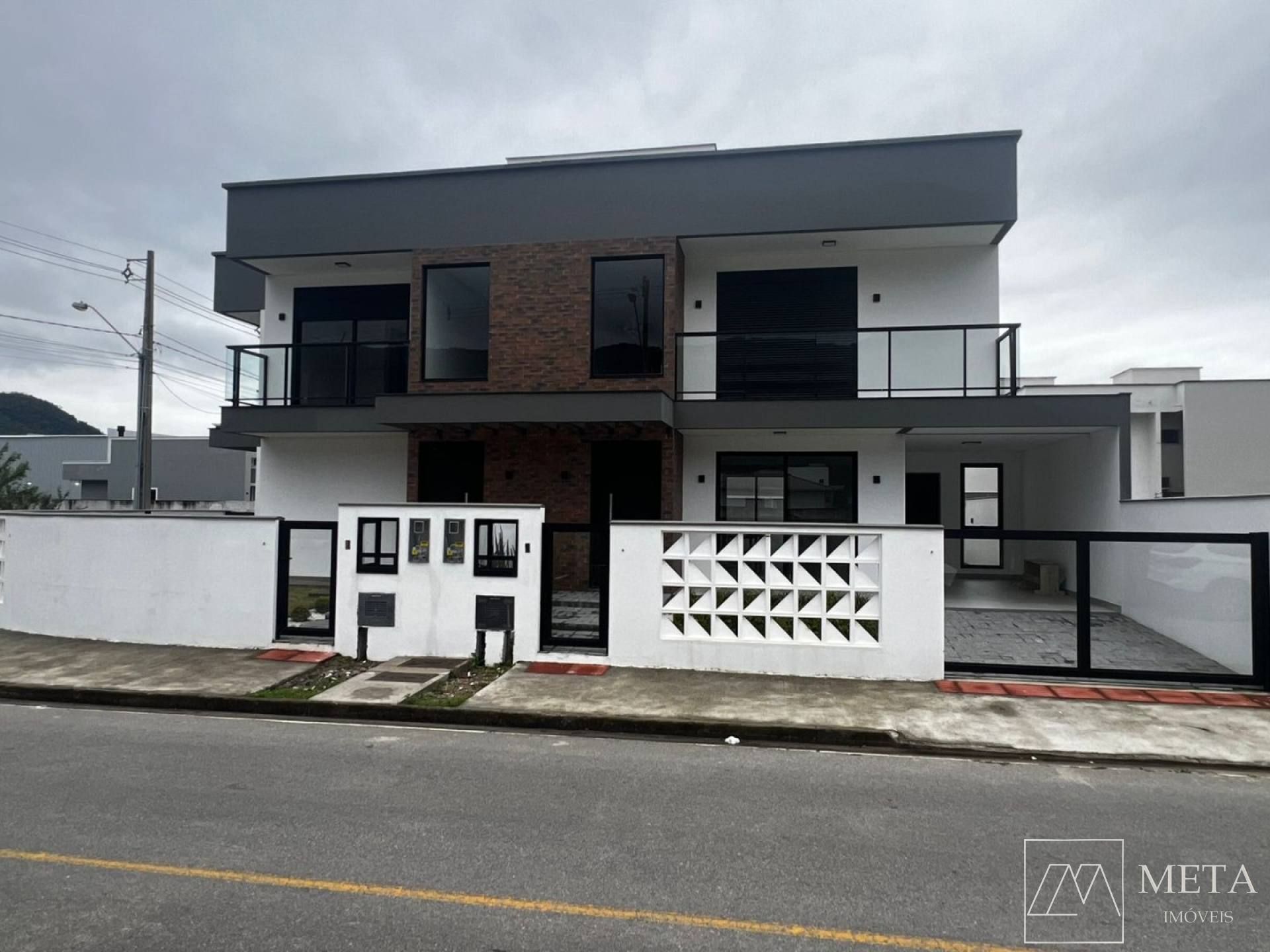 Residencial Firenze com 3 dormitórios (1 suíte) no Bosque - São José/SC