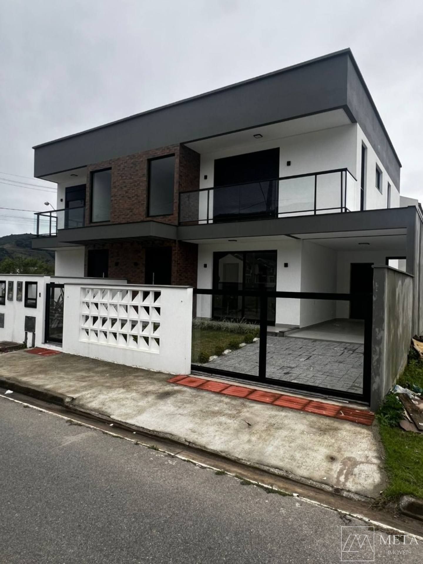 Residencial Firenze com 3 dormitórios (1 suíte) no Bosque - São José/SC