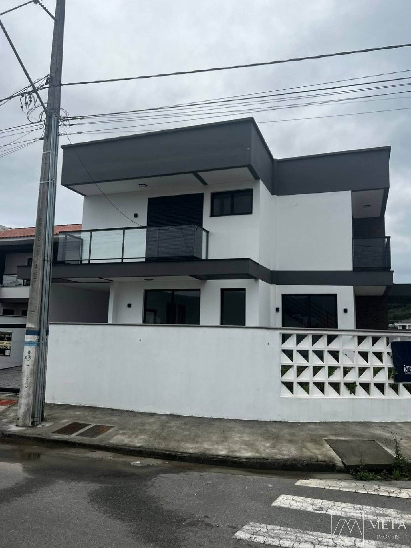 Residencial Firenze com 3 dormitórios (1 suíte) no Bosque - São José/SC