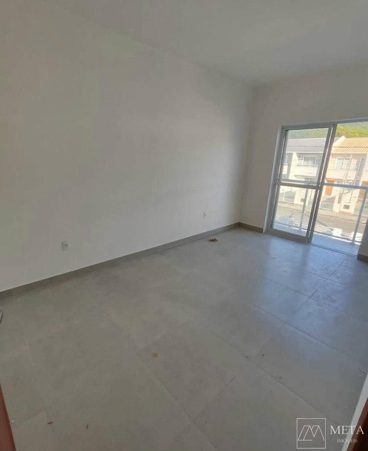 Sobrado com 2 dormitórios (1 suíte) no Sertão do maruim - São José/SC