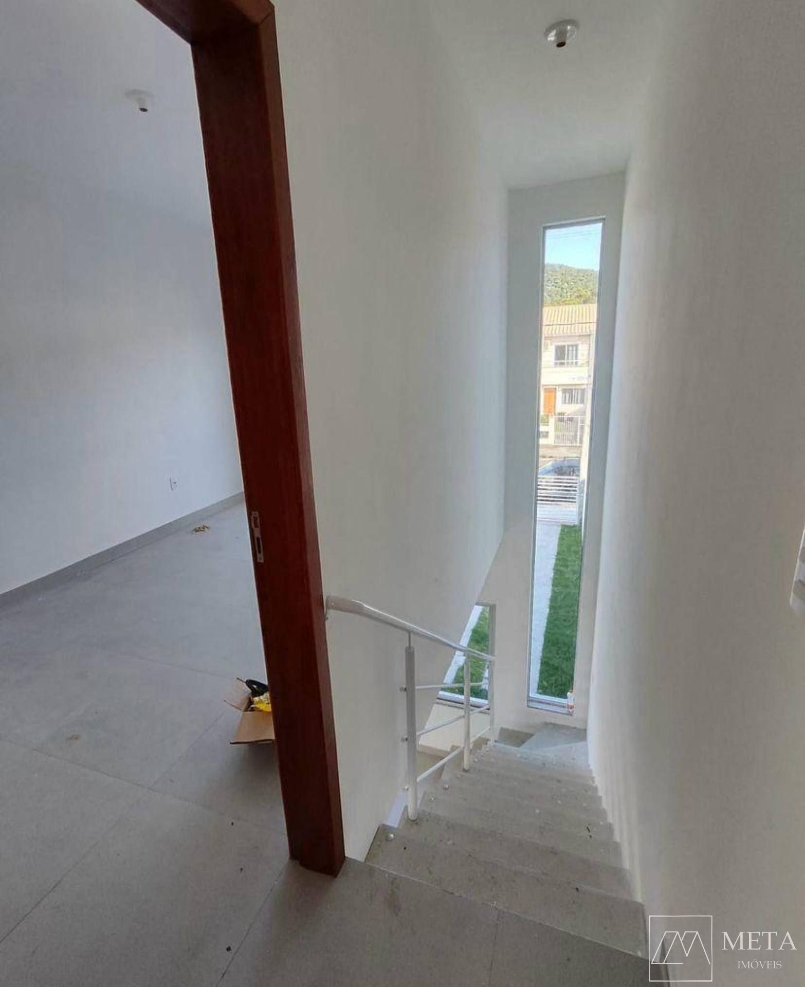 Sobrado com 2 dormitórios (1 suíte) no Sertão do maruim - São José/SC