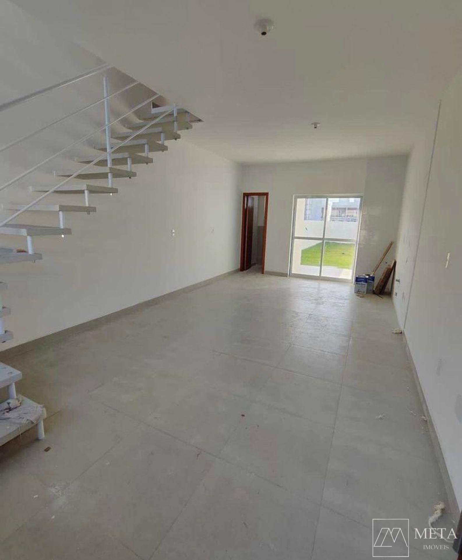 Sobrado com 2 dormitórios (1 suíte) no Sertão do maruim - São José/SC