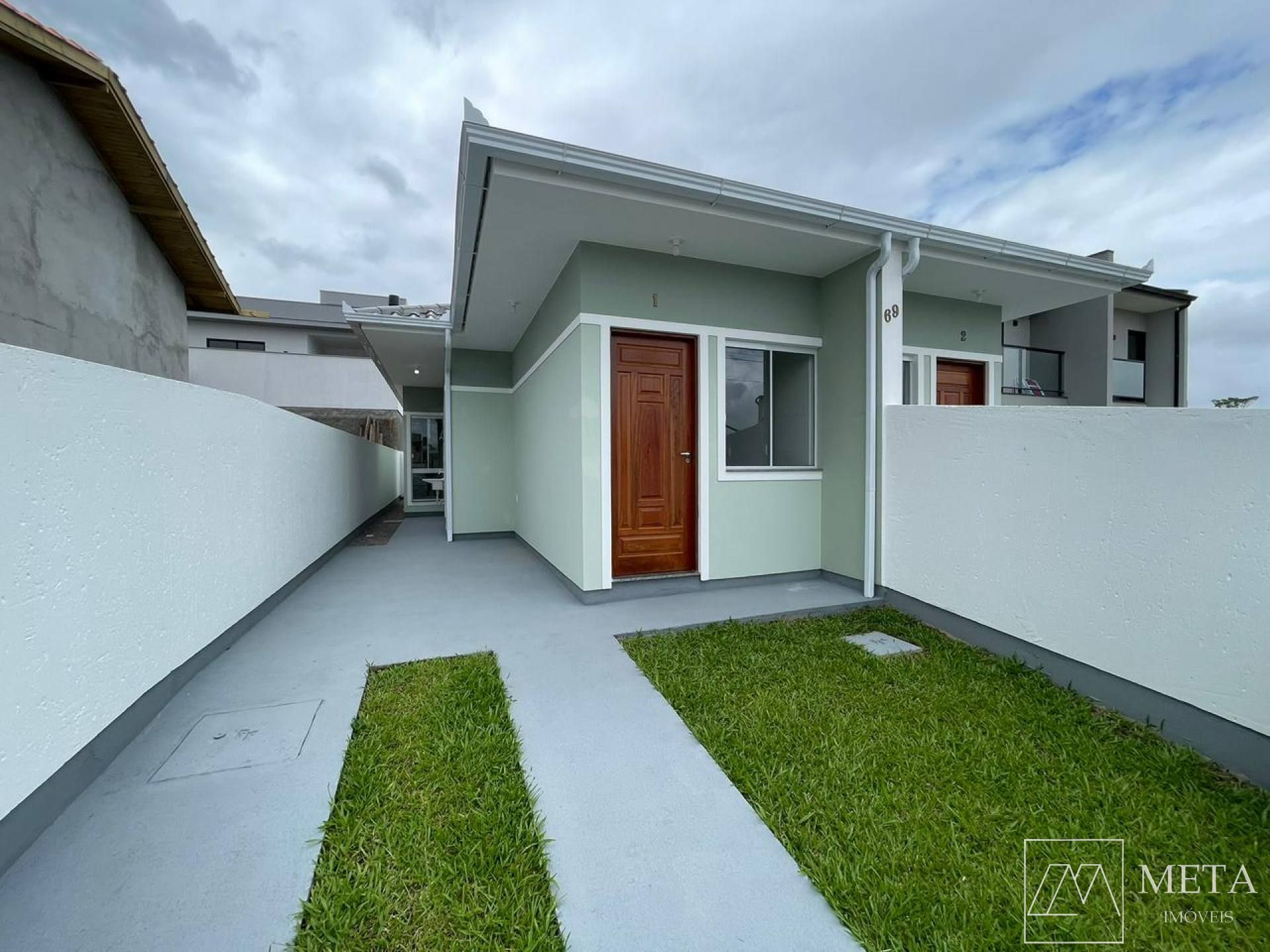 Casa com 2 dormitórios em Forquilhas - São José/SC