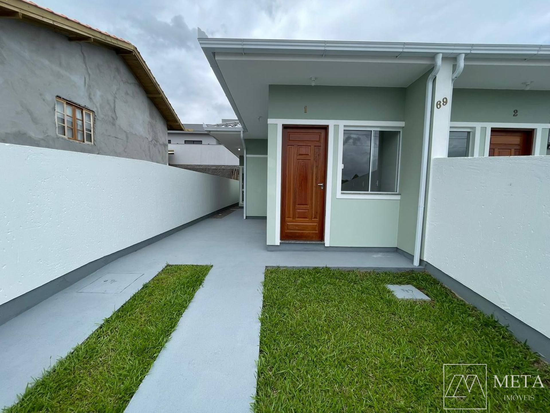 Casa com 2 dormitórios em Forquilhas - São José/SC