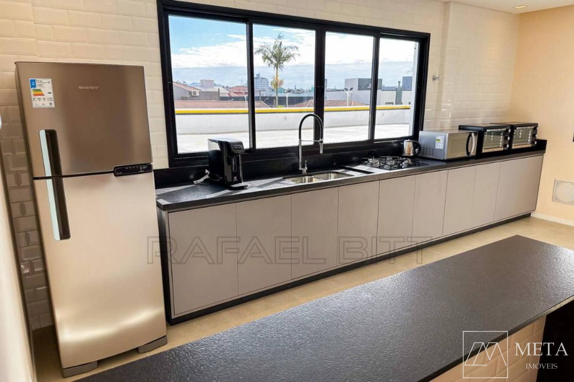 Apartamento com 3 dormitórios (1 suíte) em Areias - São José/SC