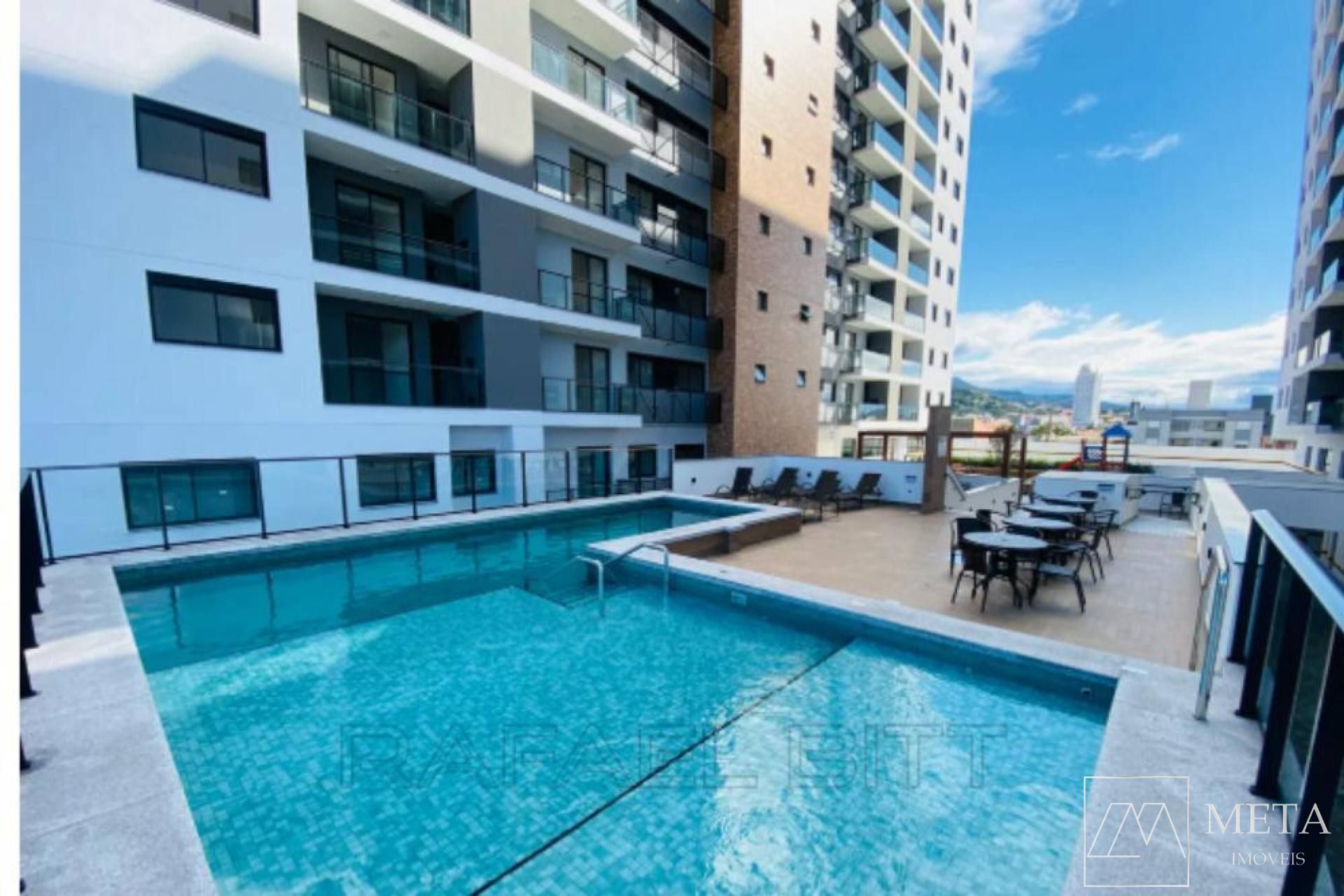 Apartamento com 3 dormitórios (1 suíte) em Areias - São José/SC