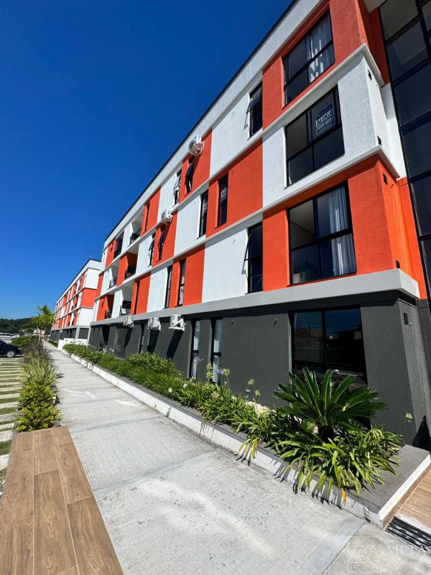 Apartamento com 2 dormitórios na Serraria - São José/SC