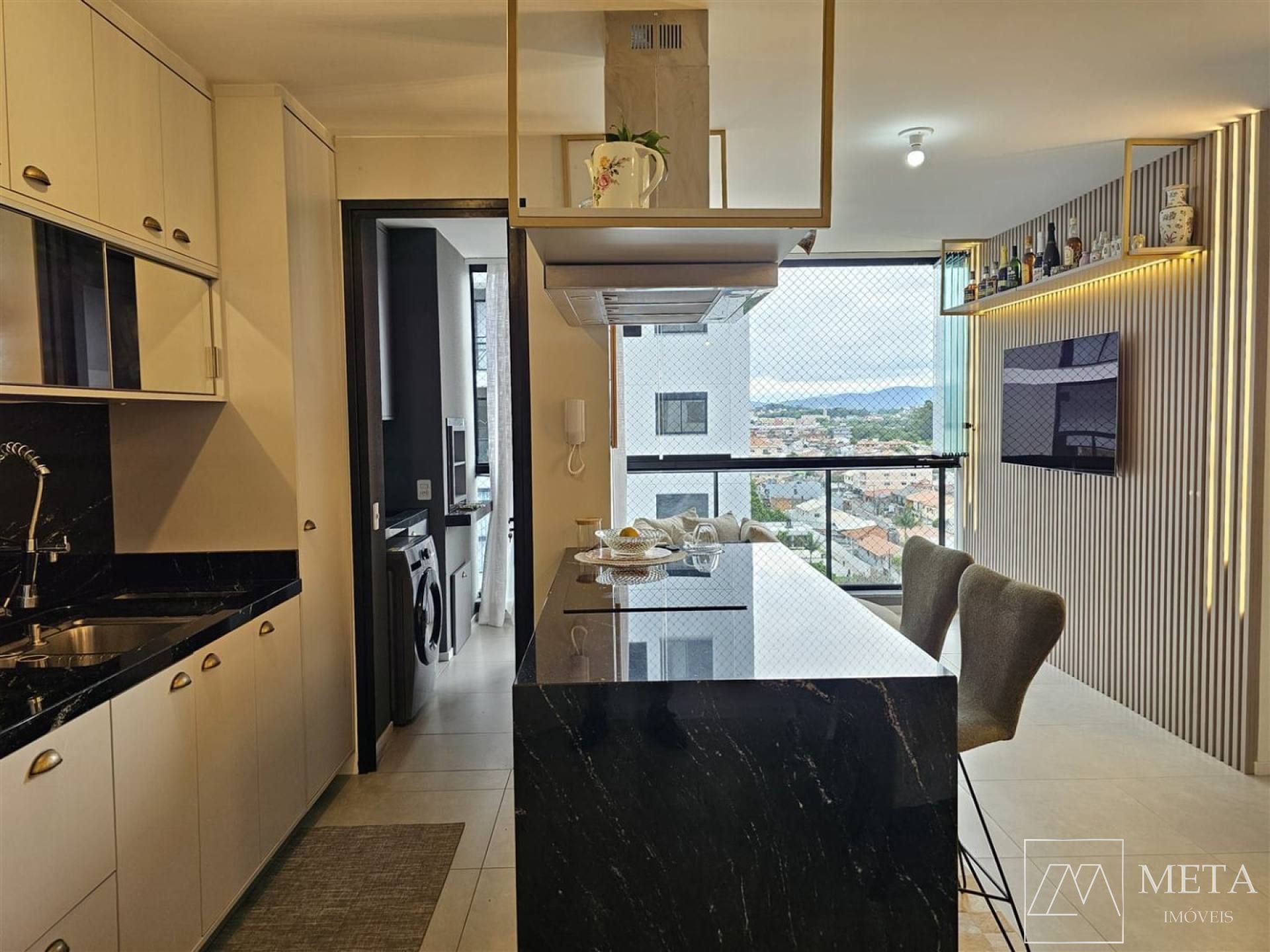 Apartamento com 3 dormitórios (1 suíte) em Areias - São José/SC