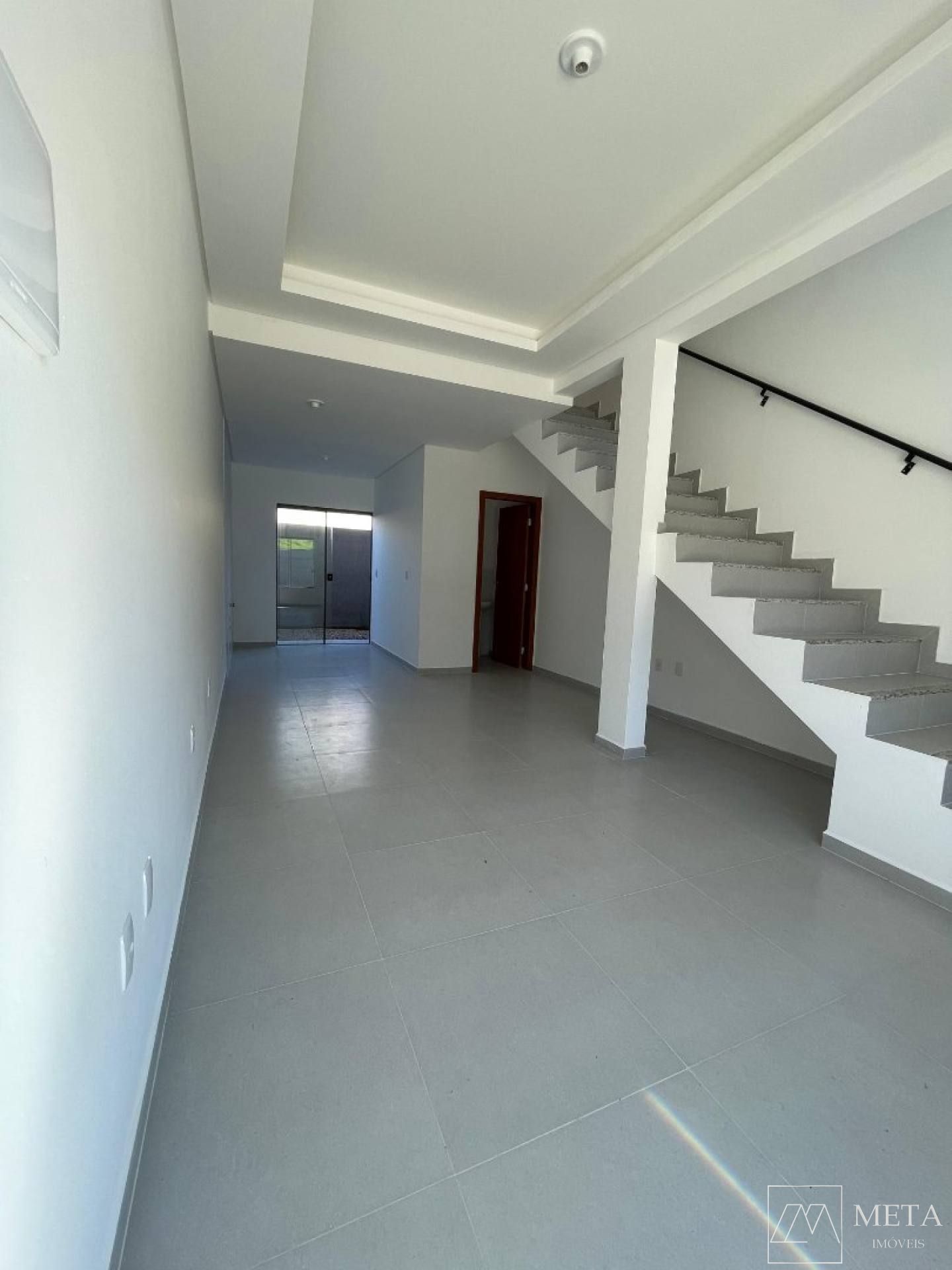 Sobrado com 2 dormitórios no Real parque - São José/SC